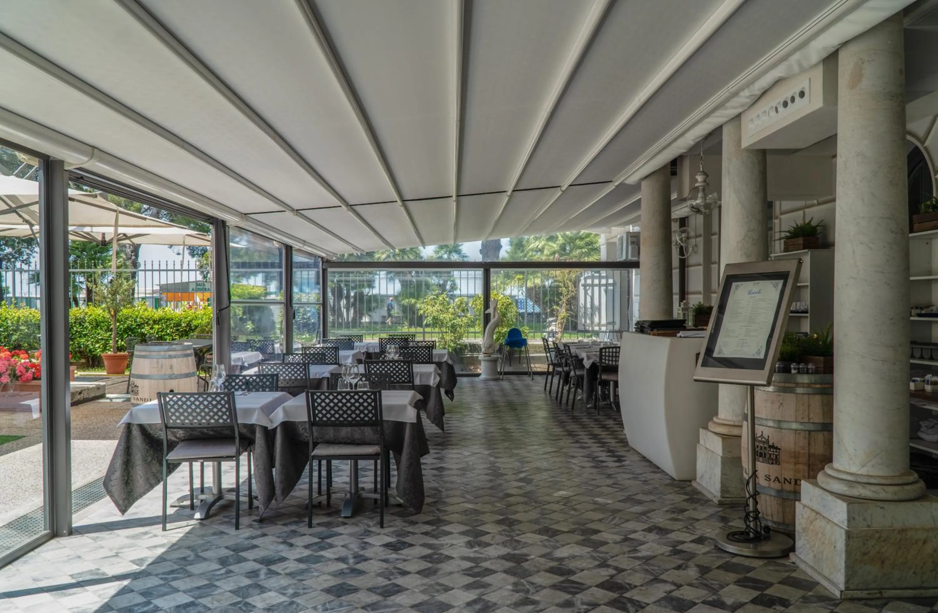 Restaurant/places to eat in Grande Albergo