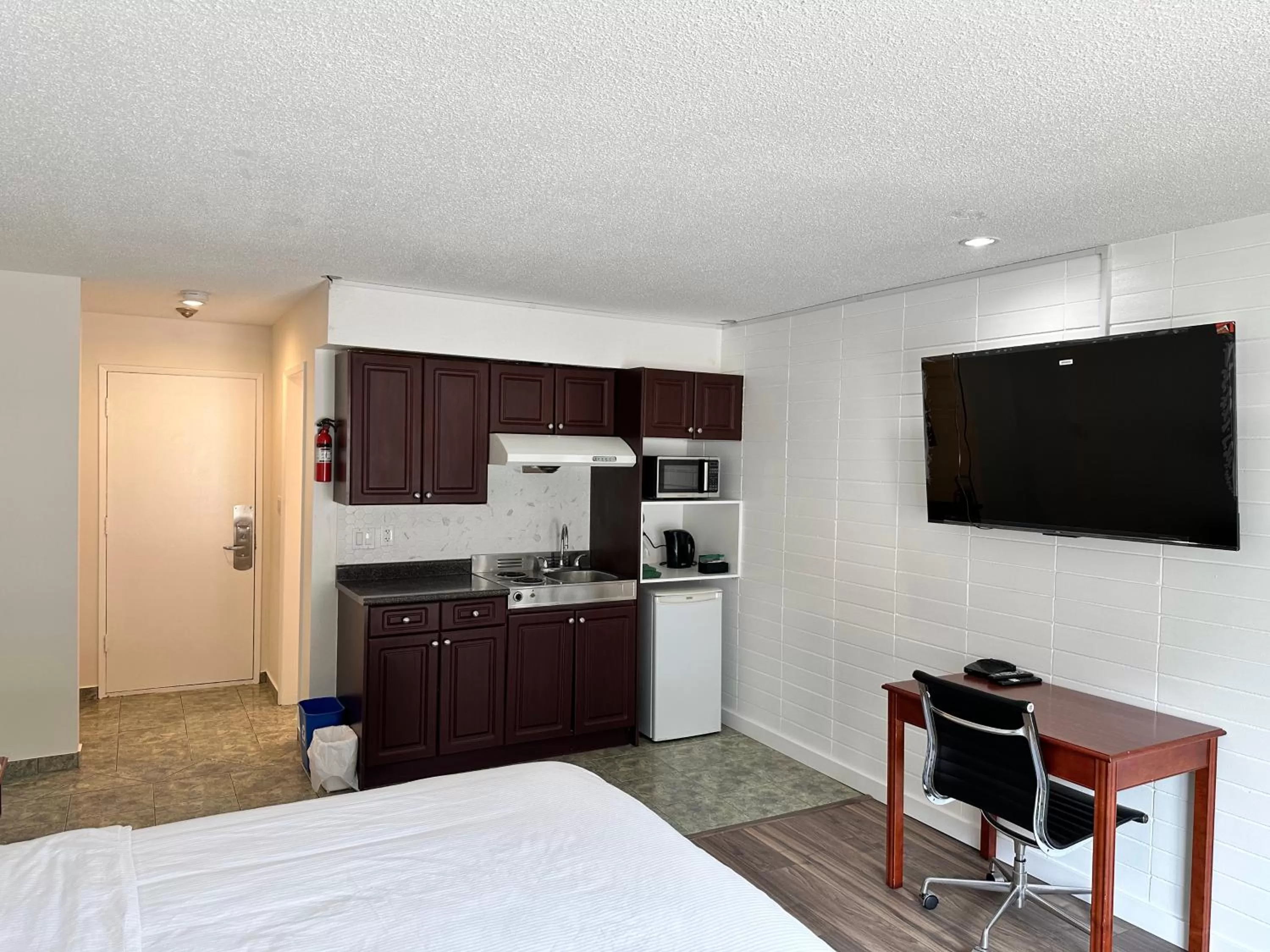 Family Studio in August Jack Inn