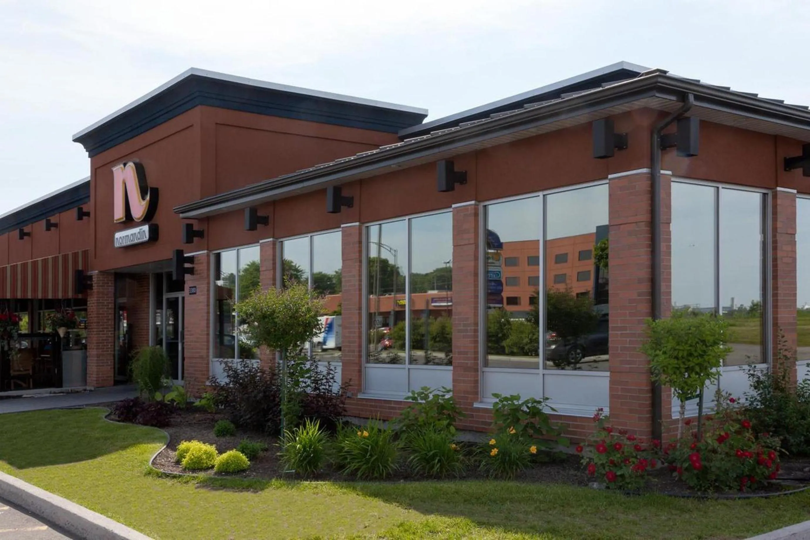 Facade/entrance in N Hôtel Québec