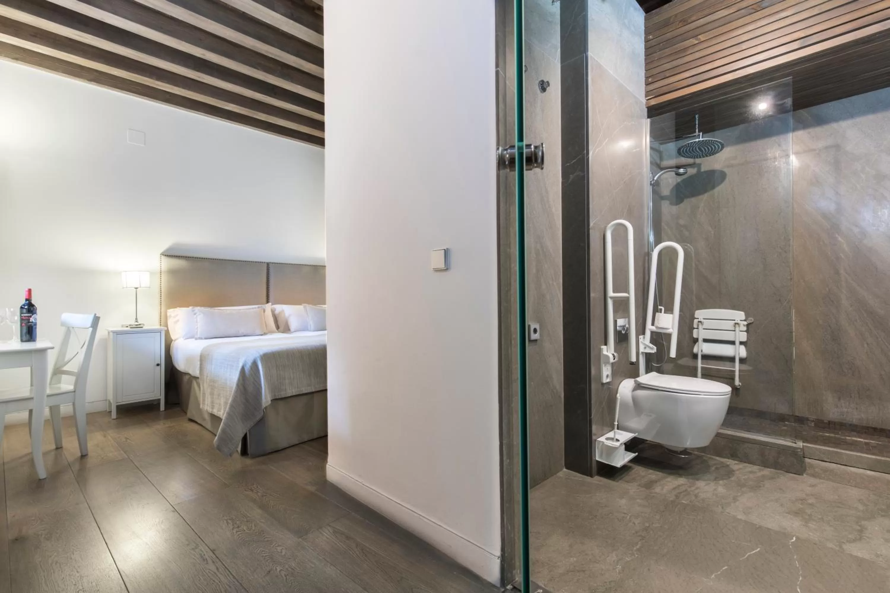 Facility for disabled guests, Bed in Shine Albayzín