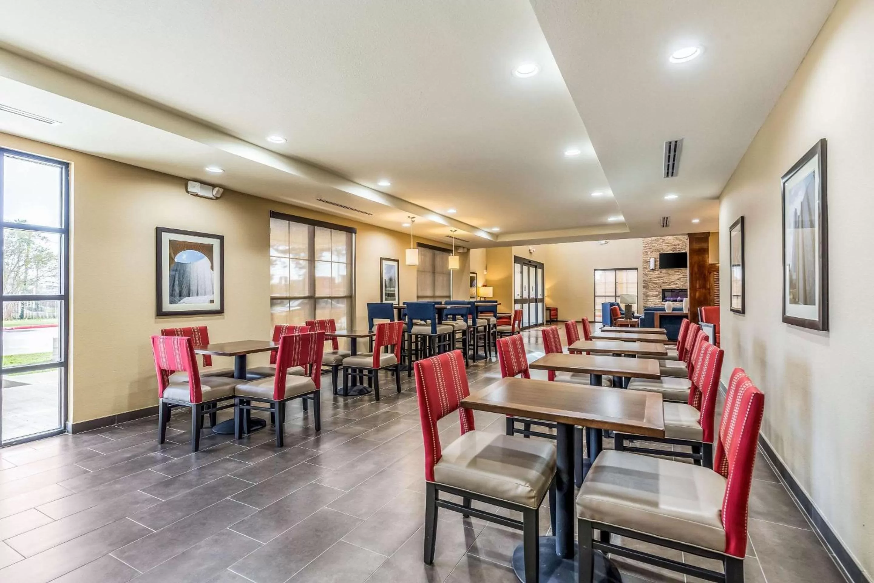 Restaurant/places to eat in Comfort Suites