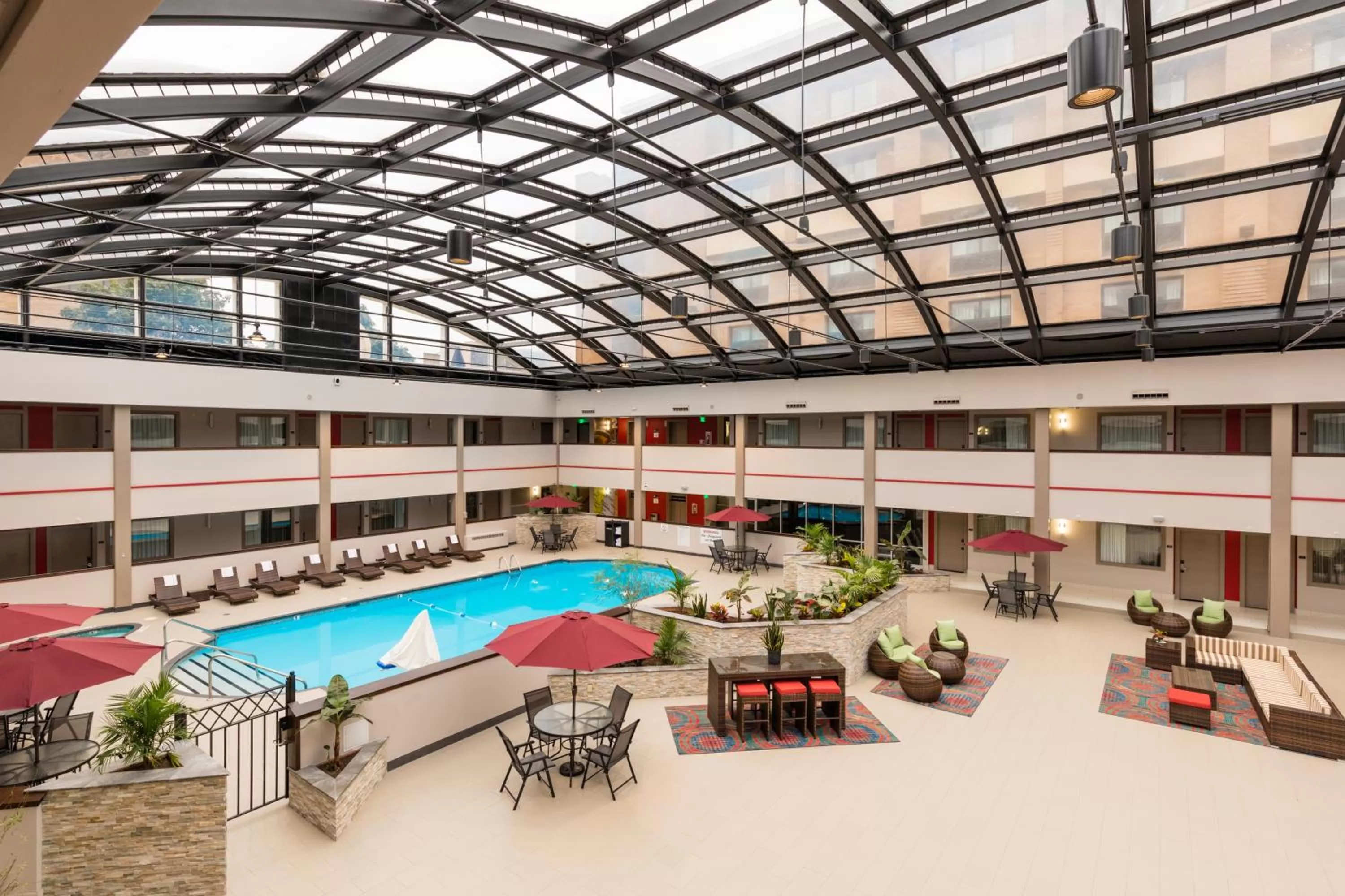 Swimming pool in Holiday Inn Brookfield - Milwaukee by IHG