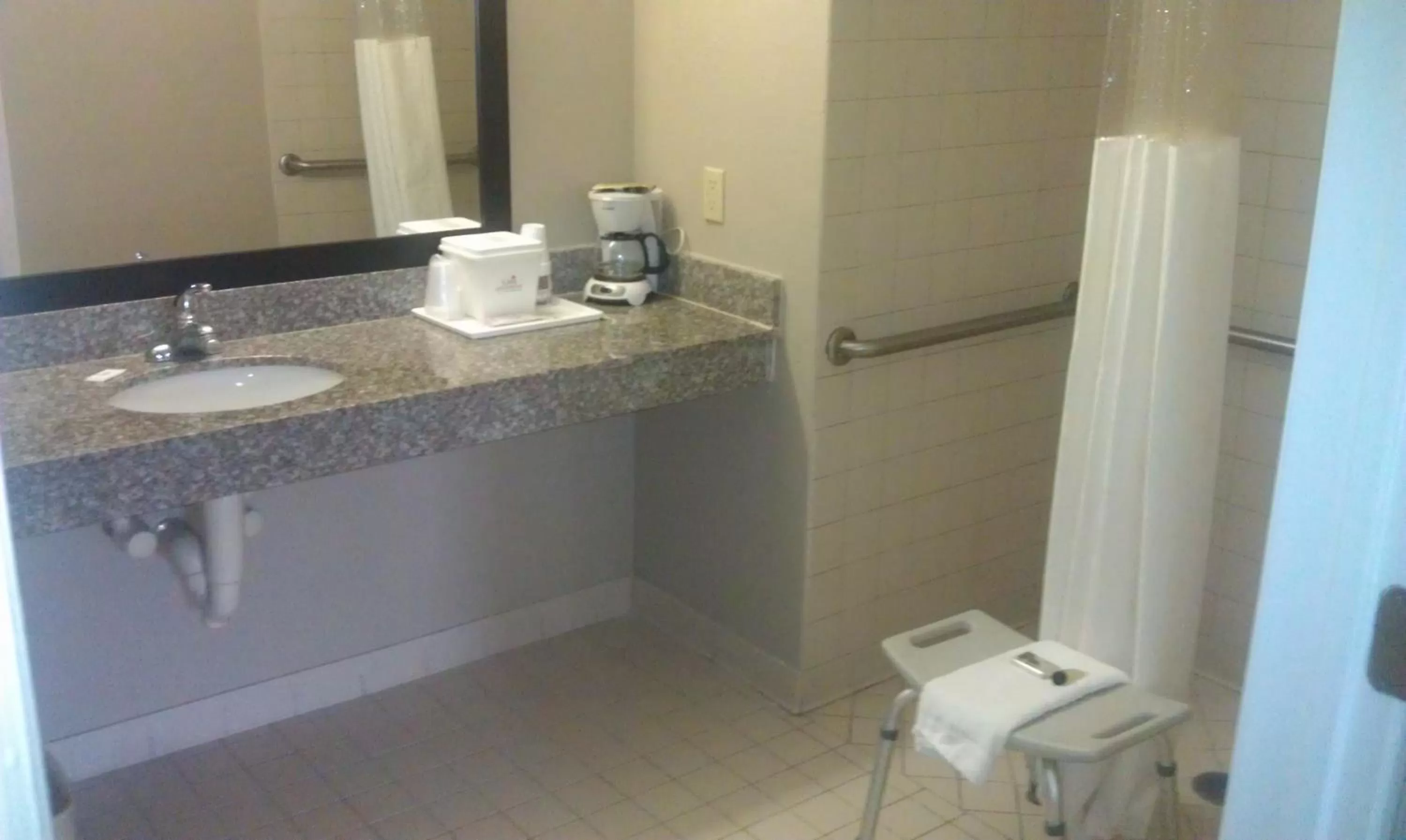 Bathroom in GuestHouse Inn Dothan