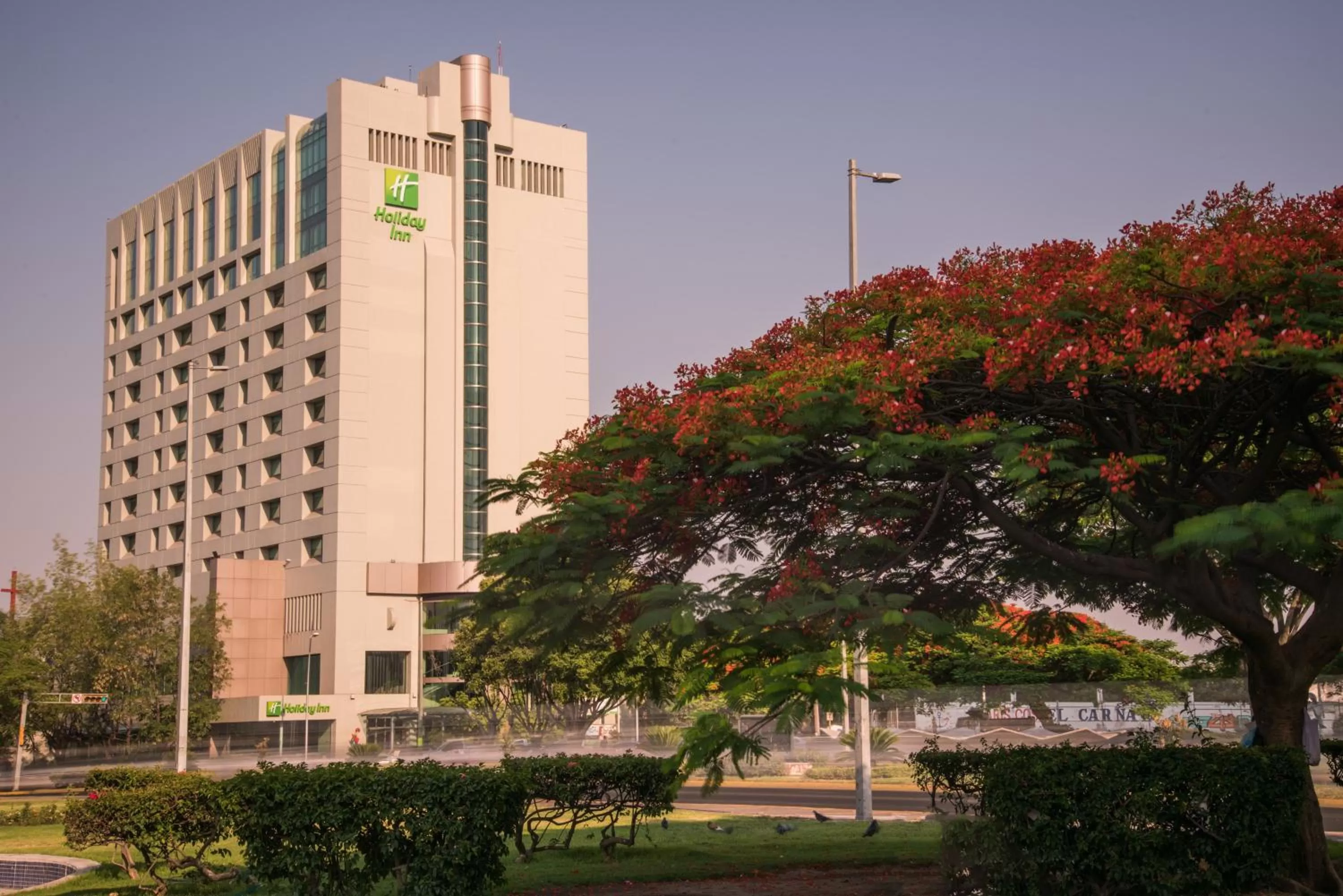 Property building in Holiday Inn Guadalajara Select by IHG