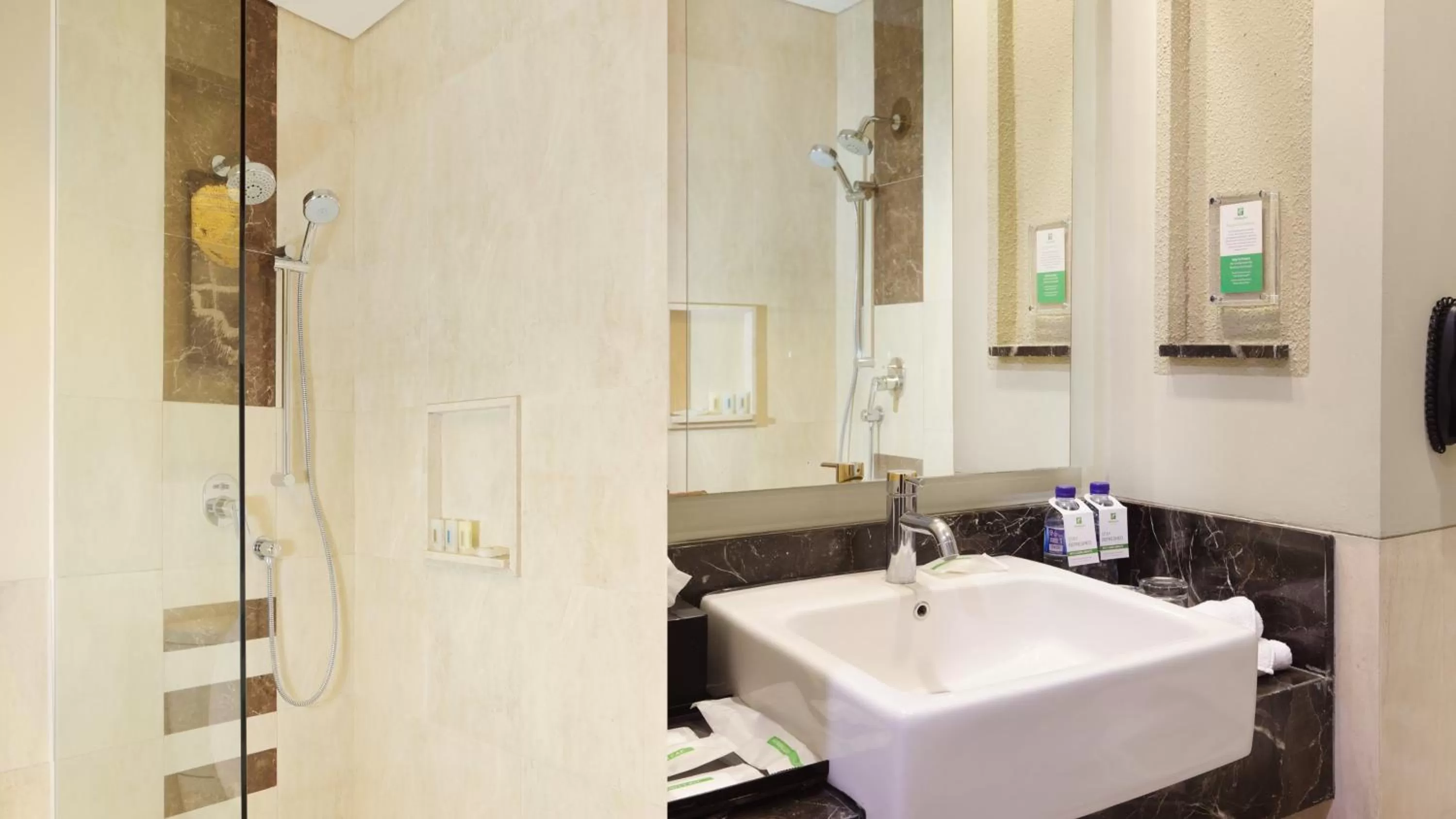 Photo of the whole room in Holiday Inn Bandung Pasteur by IHG