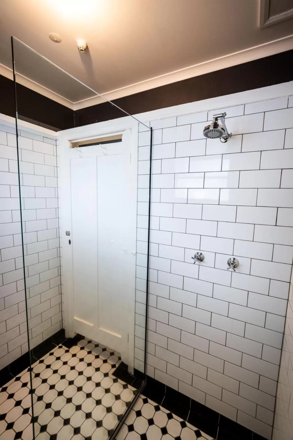 Shower in The Royal Hotel