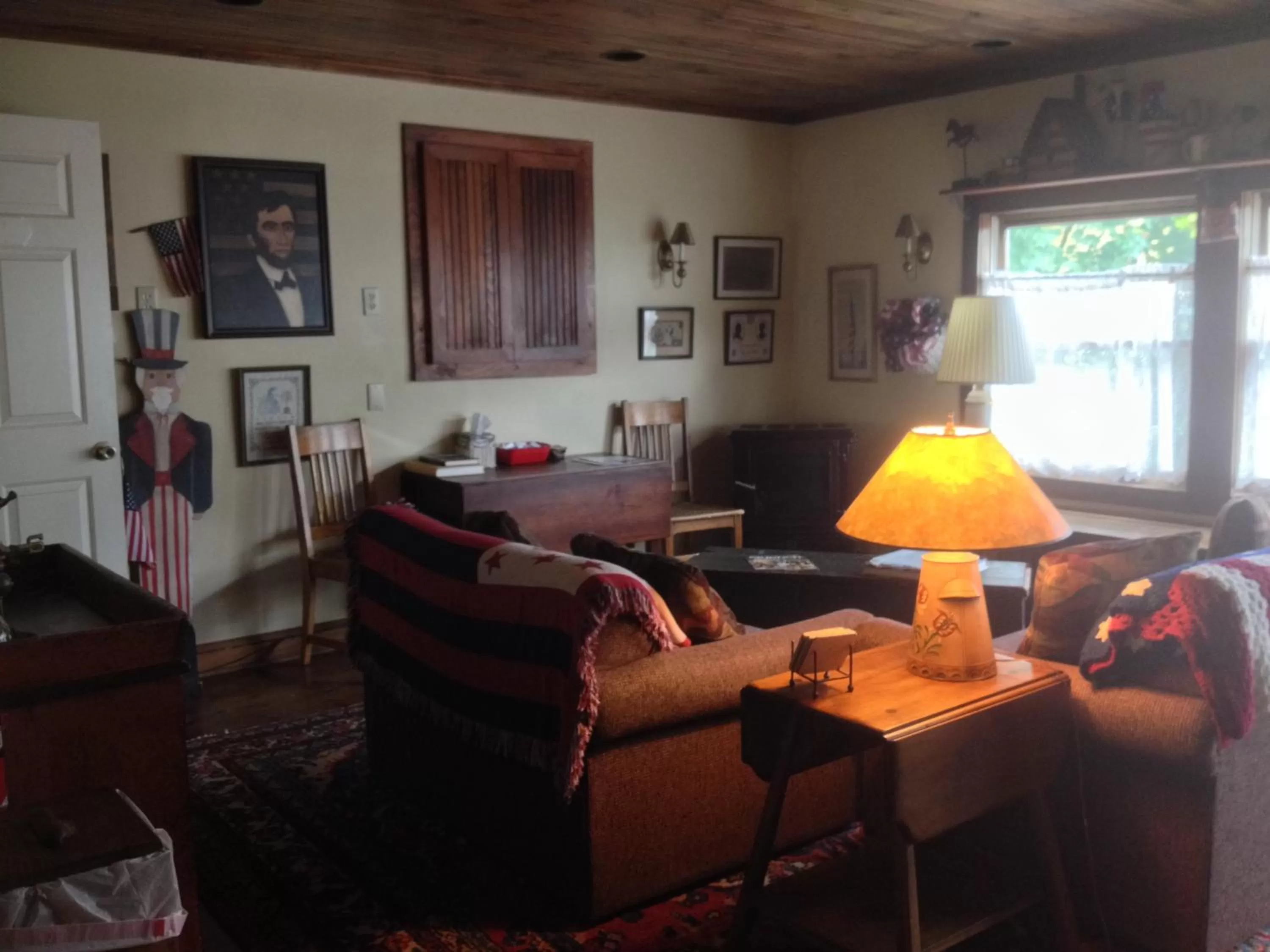 Living room, Seating Area in The White House Inn