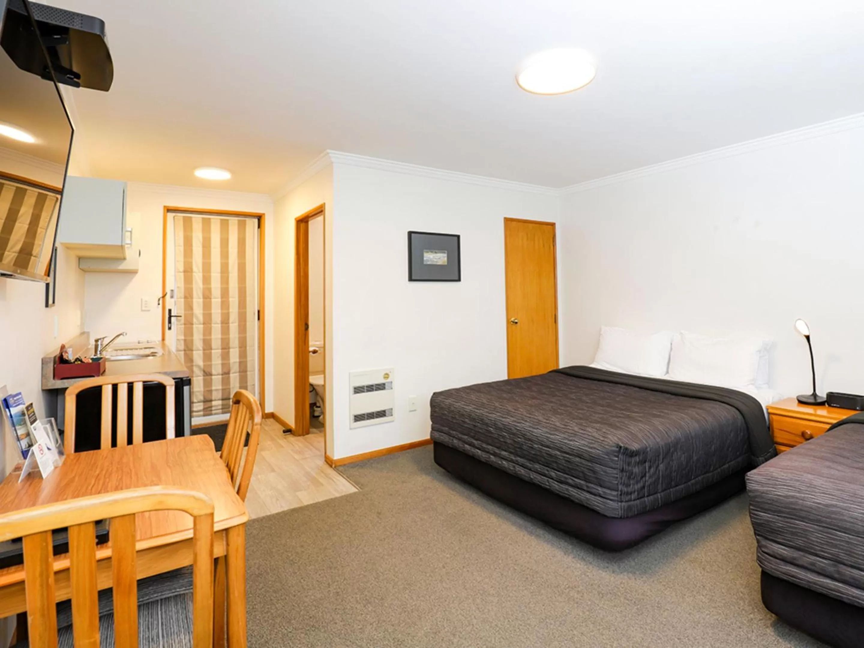 Bedroom, Bed in ASURE Chelsea Gateway Motor Lodge