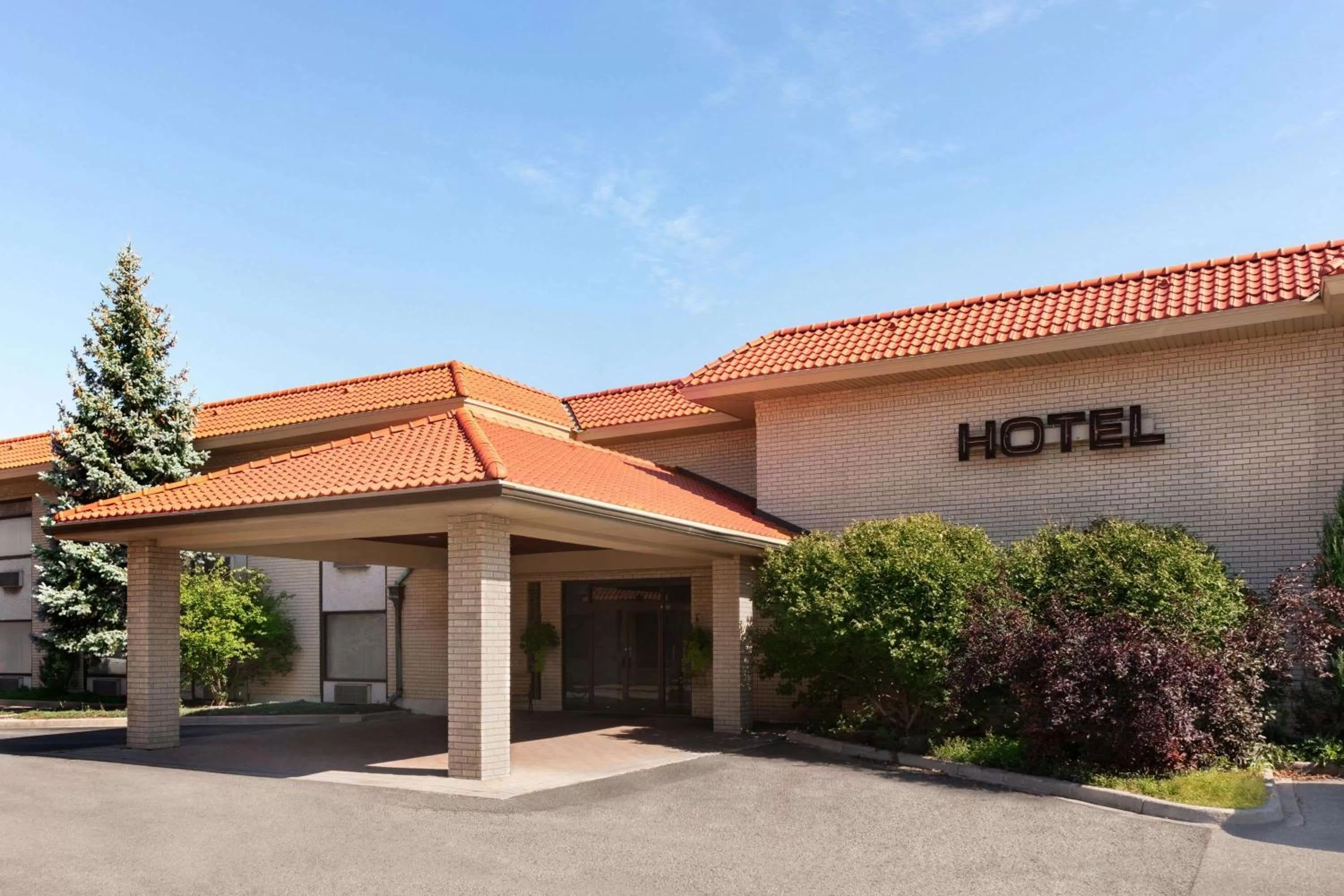 Howard Johnson Plaza by Wyndham Windsor