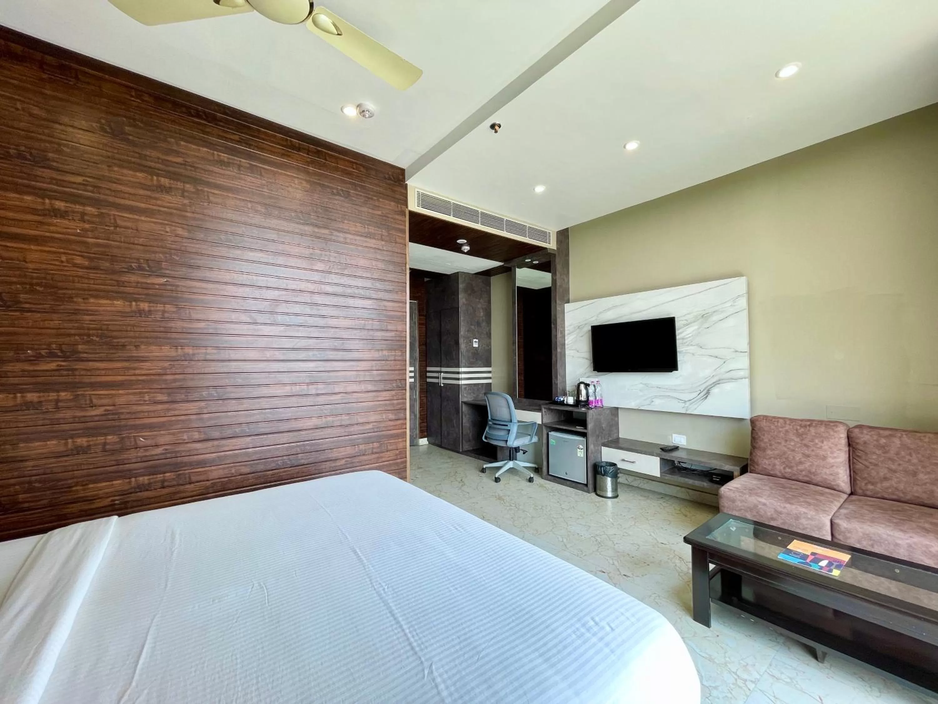 TV/Entertainment Center in Hotel TBS sea view ! Puri