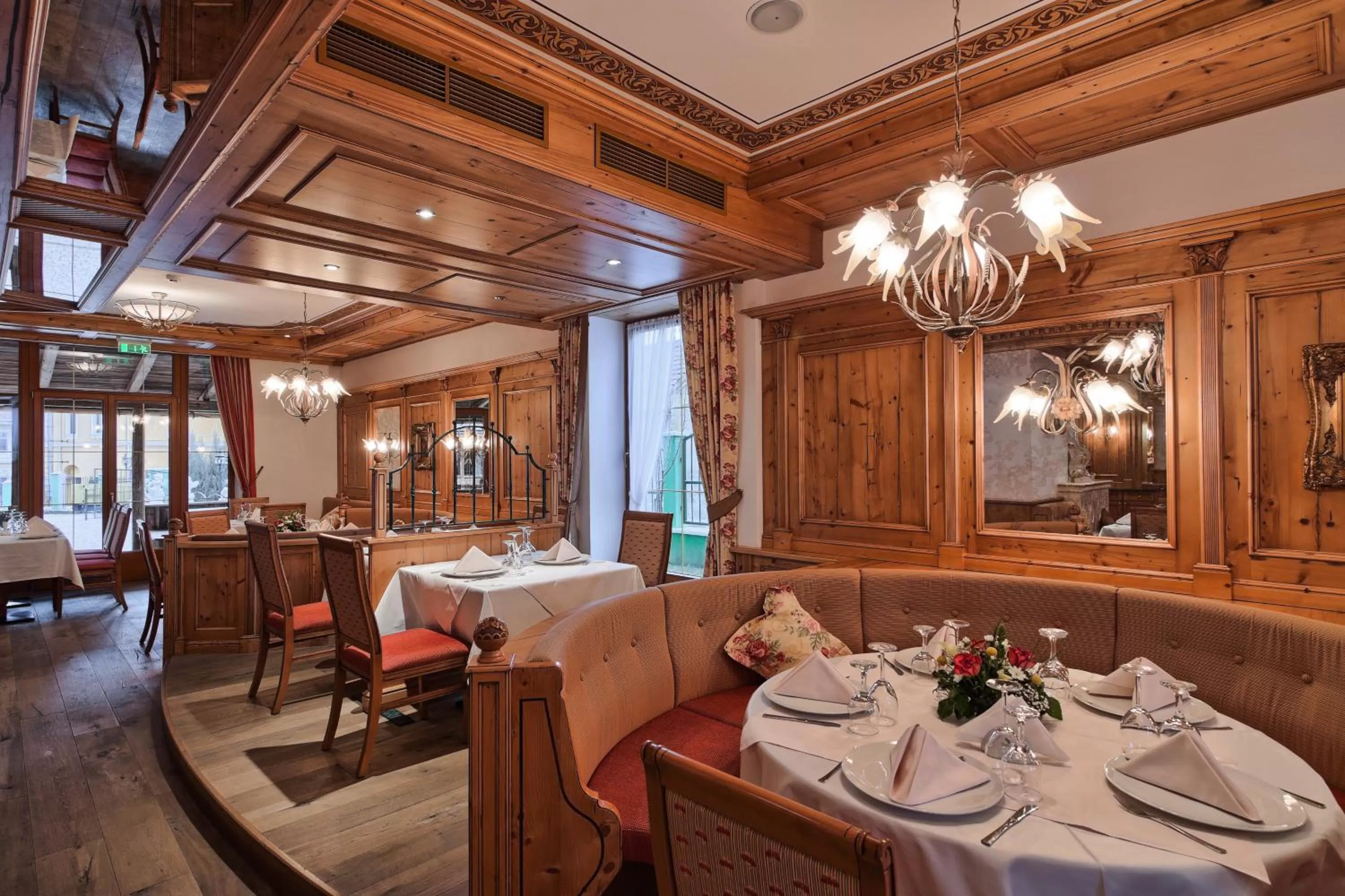 Restaurant/places to eat in Mercure Sighisoara Binderbubi Hotel & Spa