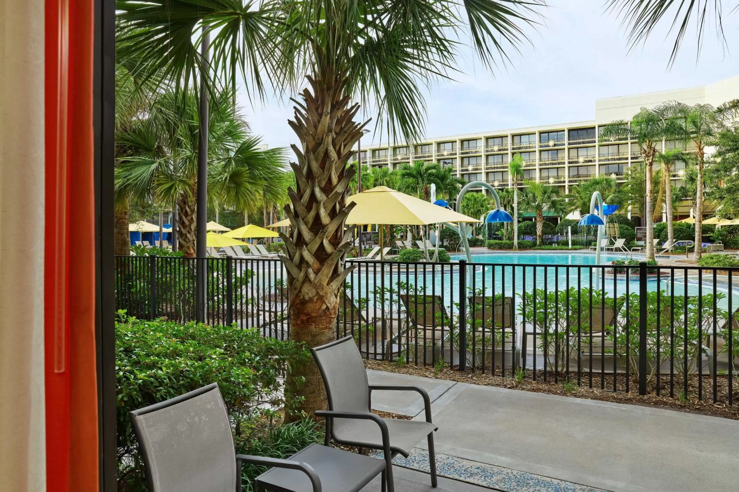 Swimming pool in Sheraton Orlando Lake Buena Vista Resort