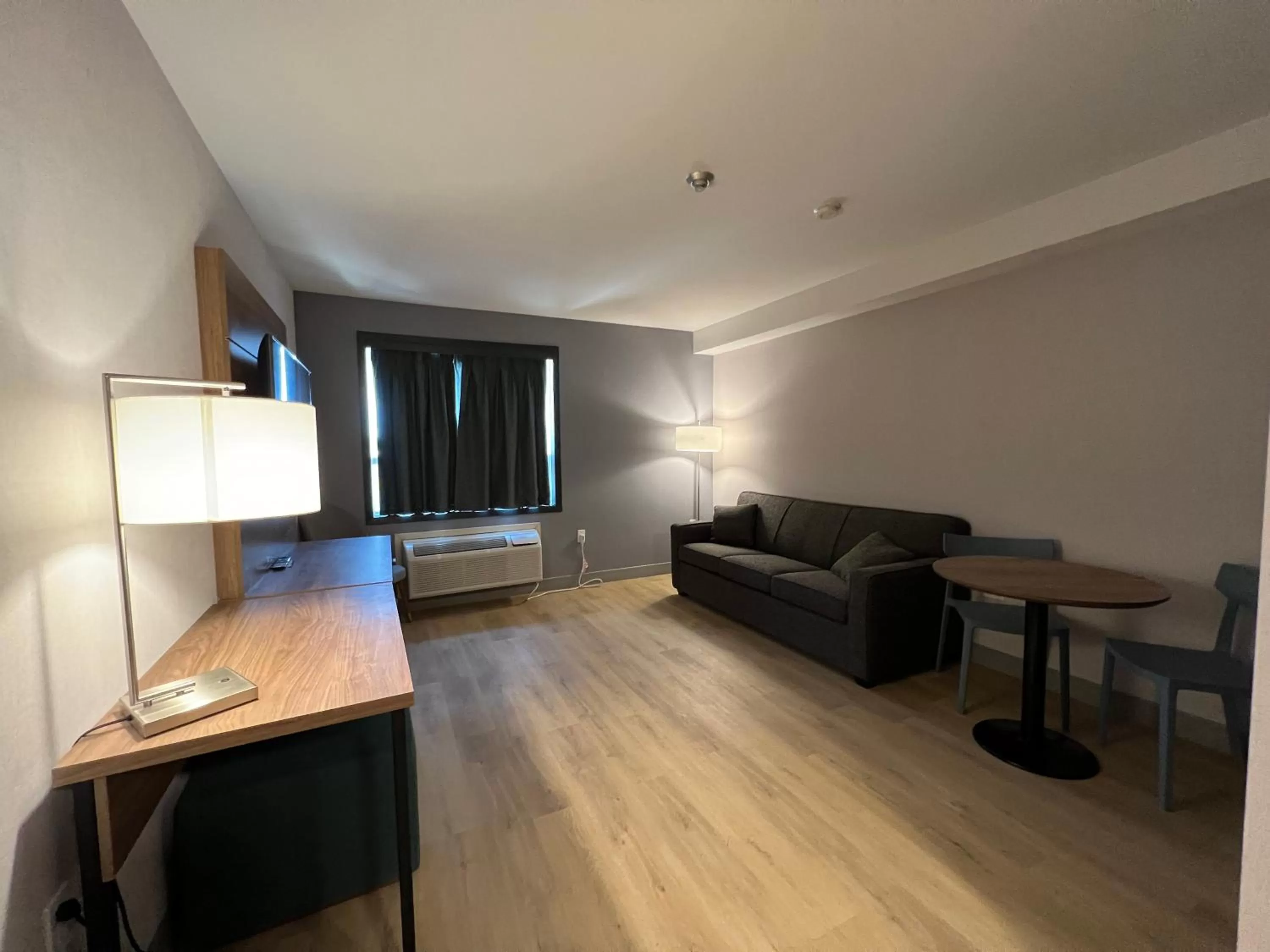 Living room in Super 8 by Wyndham Cornwall ON