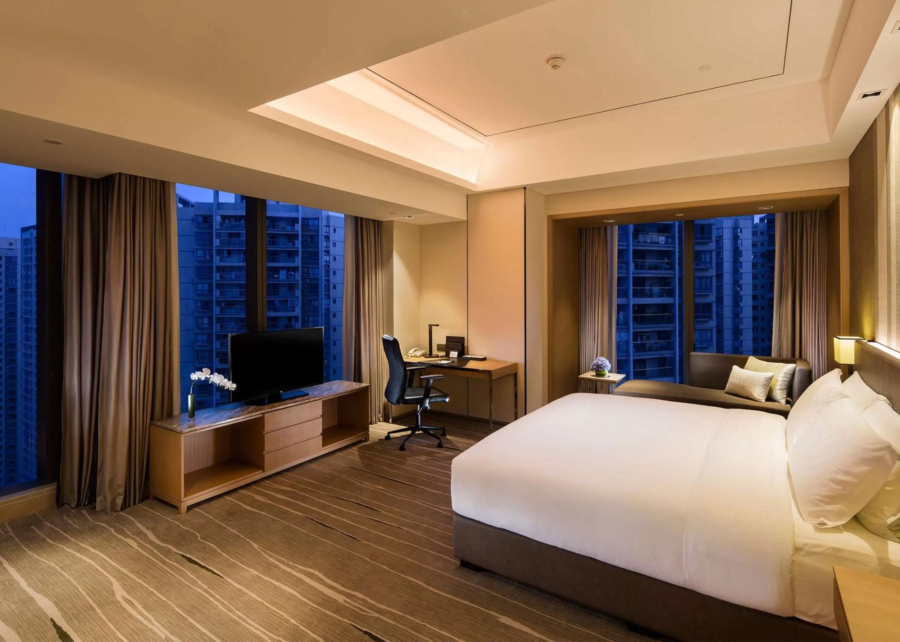Bedroom, Bed in DoubleTree by Hilton Chongqing - Nan'an