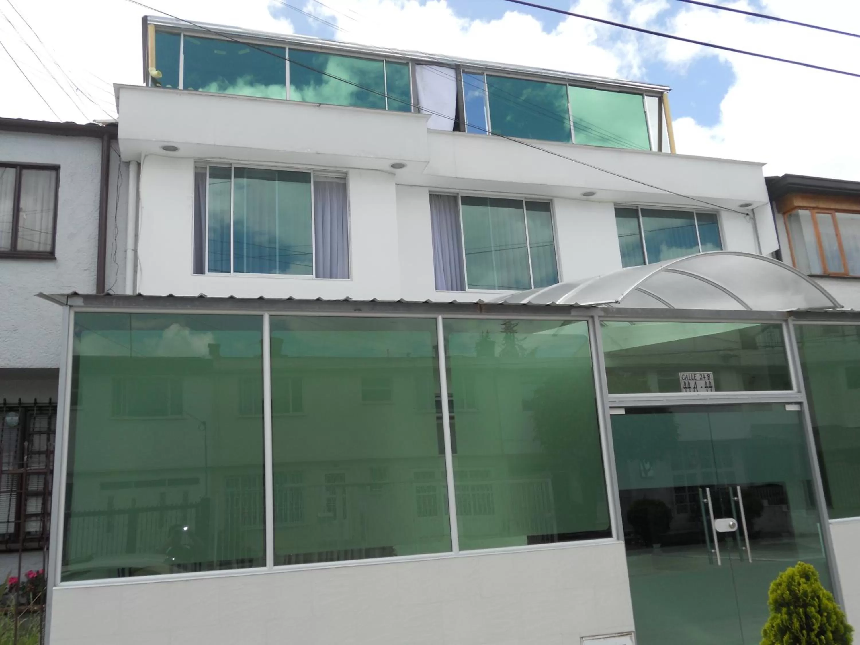 Facade/entrance in Hotel Expo Inn Embajada