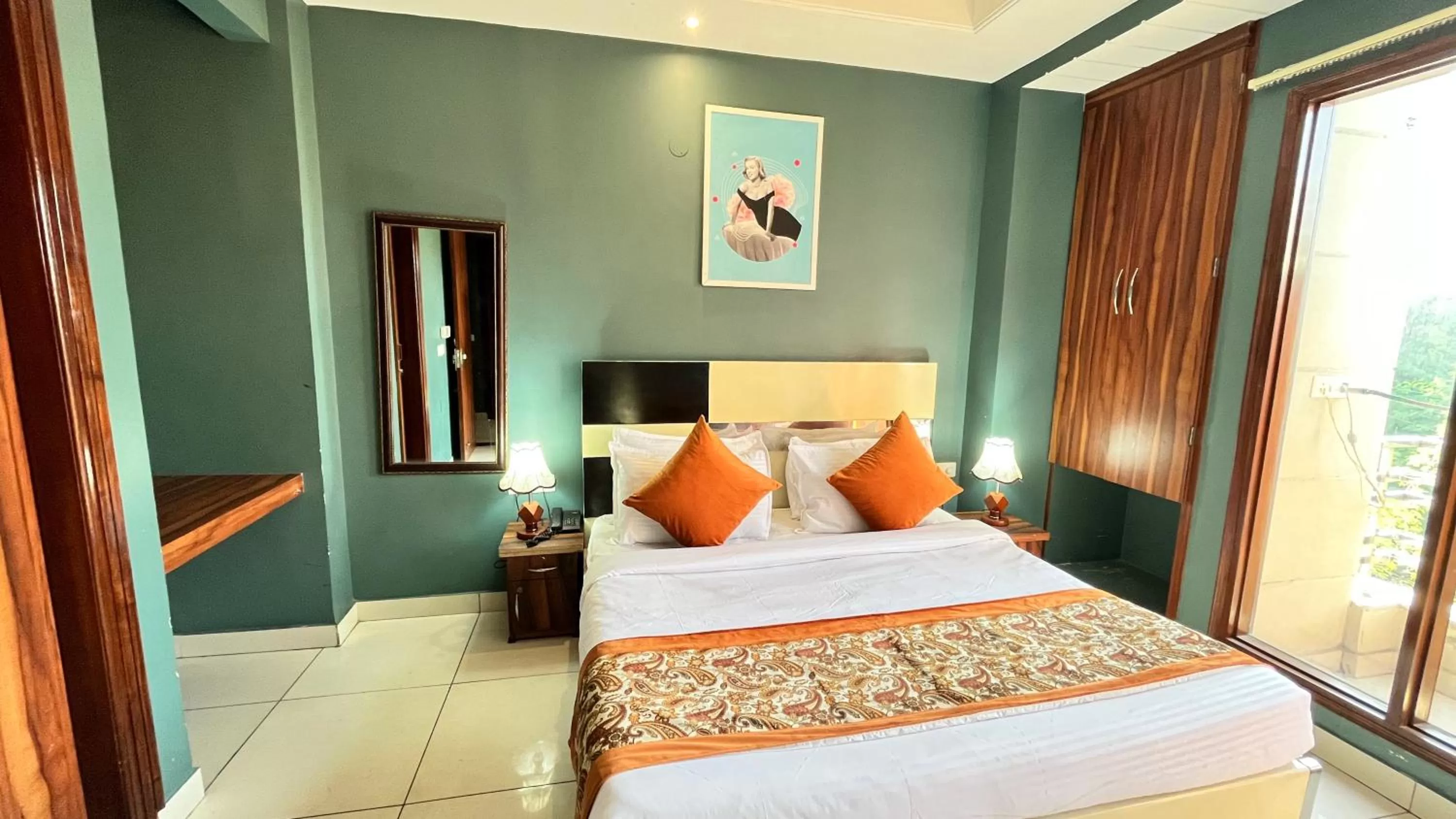 Bed in Qotel Hotel Church House Rohini Sector 15