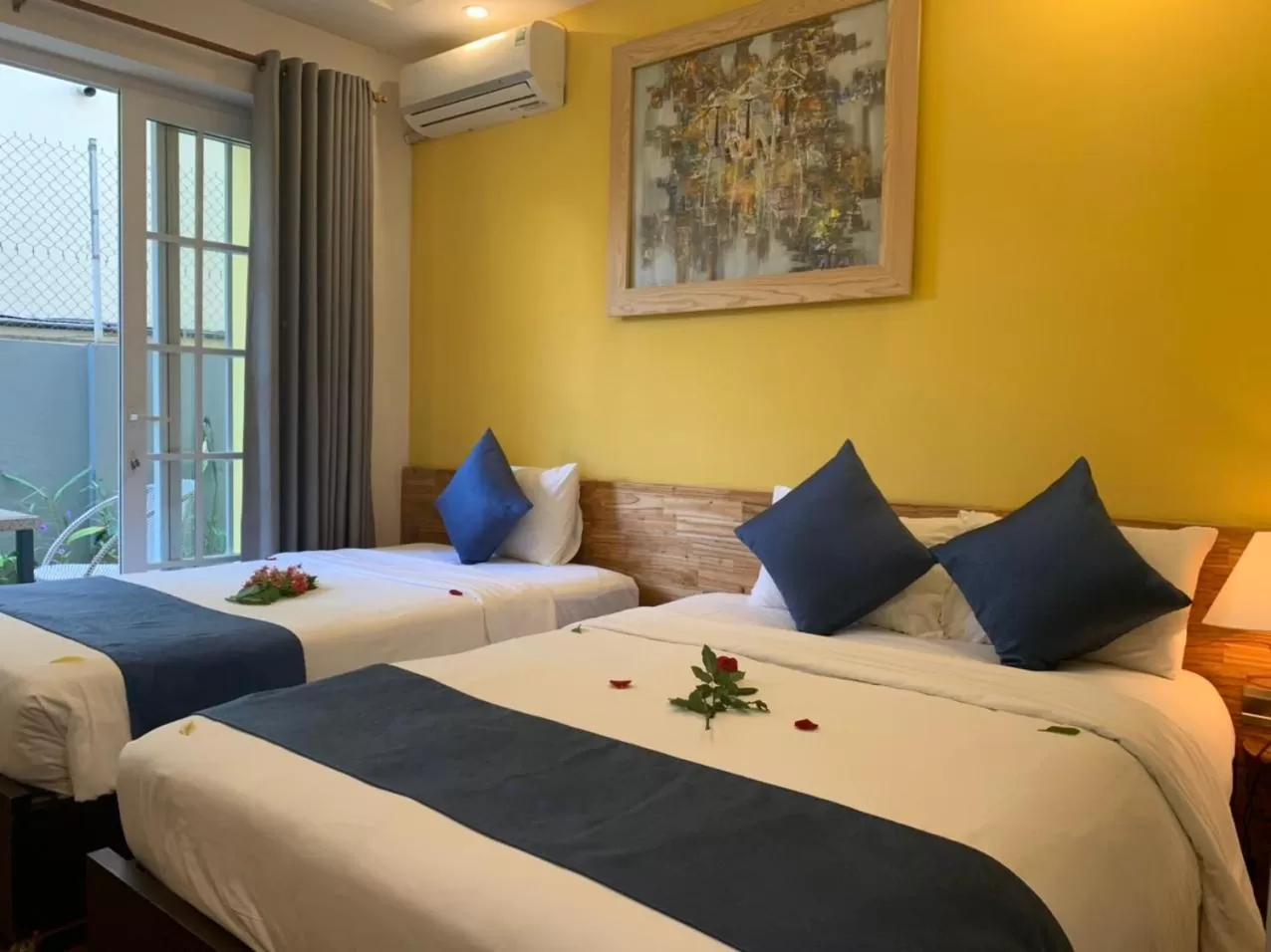 Bed in TRIPLE Riverside Villa Hotel HoiAn