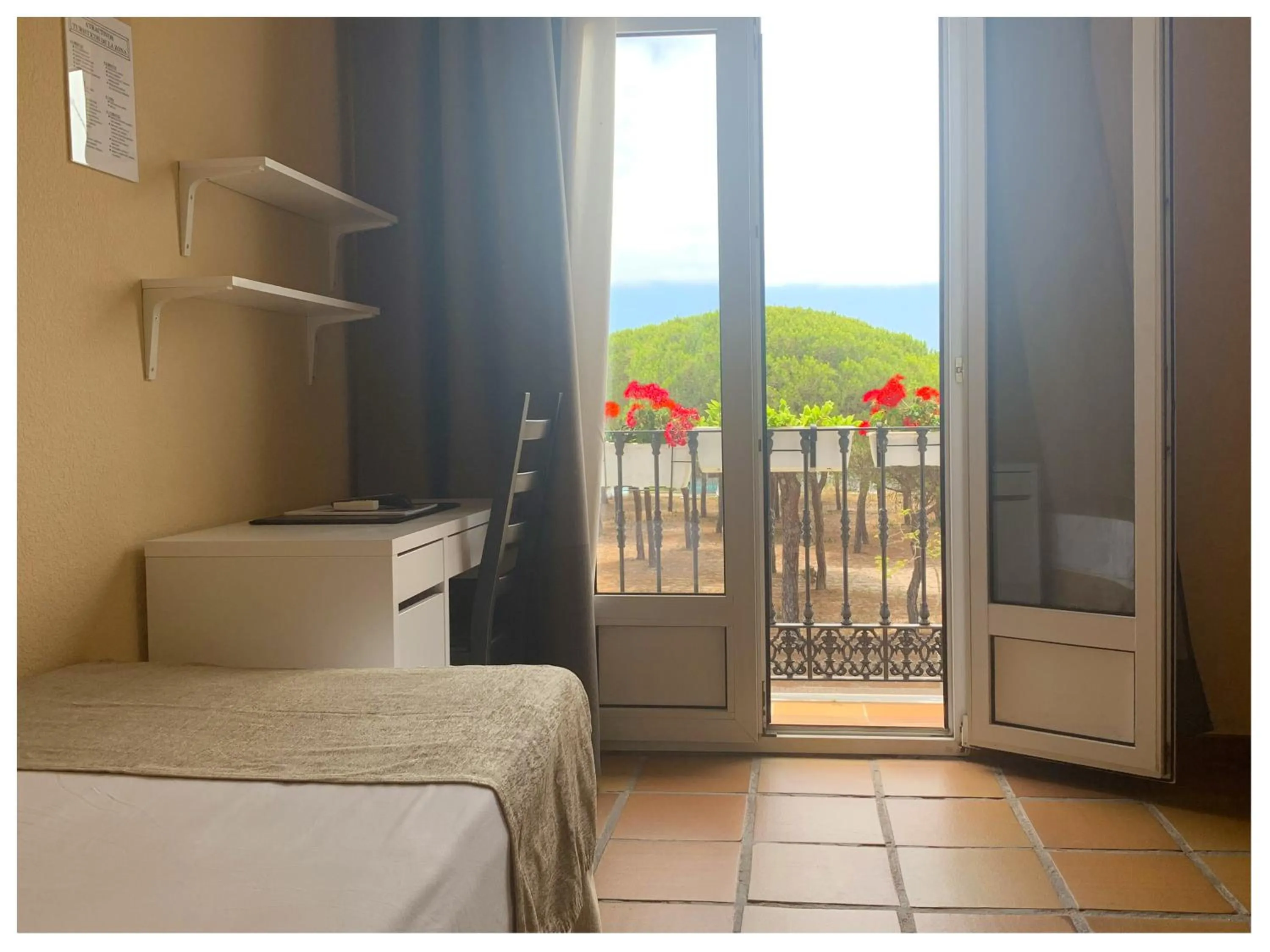 Balcony/Terrace, Bed in Hotel Albaida Nature