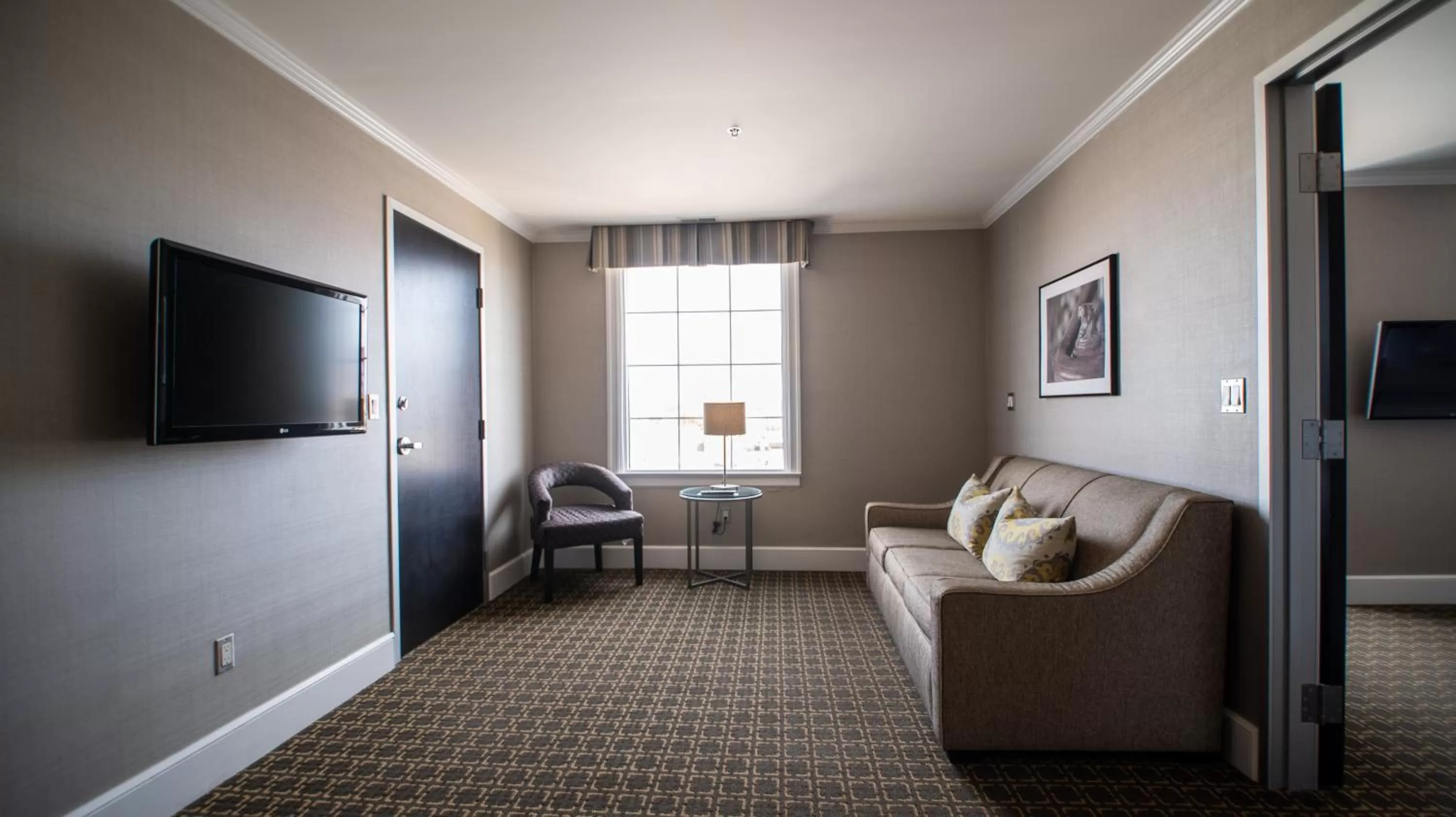 Seating area in voco The Tiger Hotel, Columbia, MO by IHG