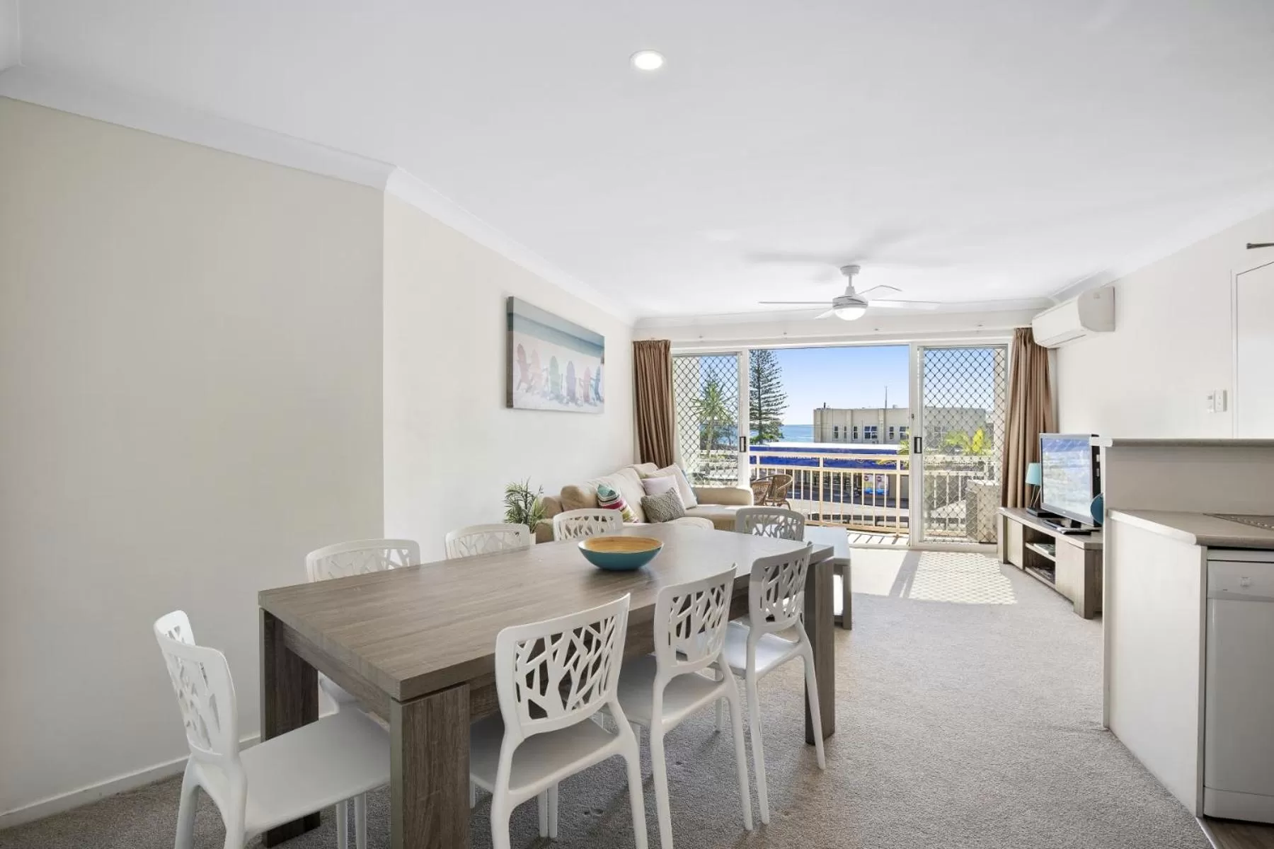 Dining area in Kirra Palms Holiday Apartments