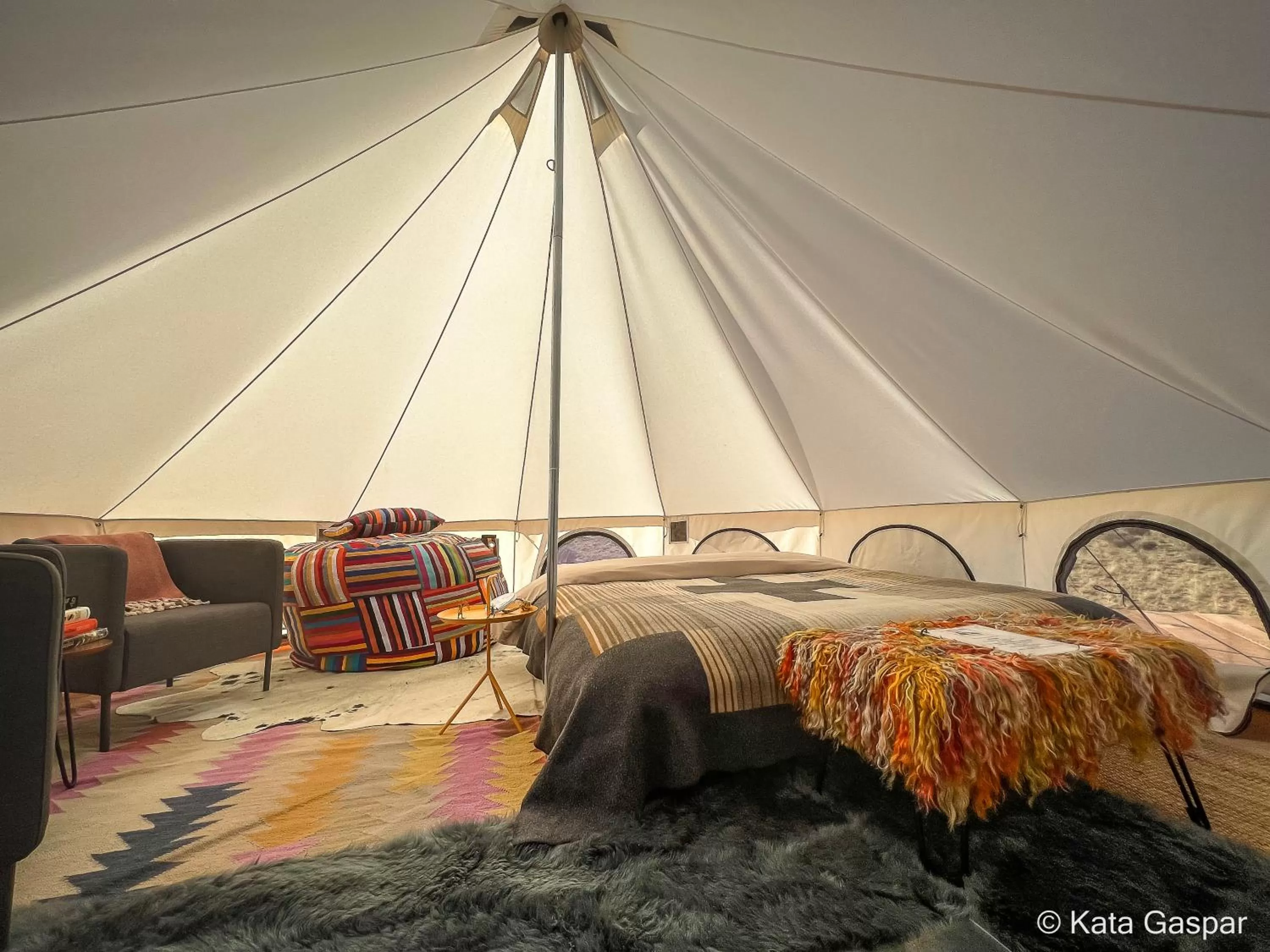 Photo of the whole room, Bed in Shash Dine' EcoRetreat