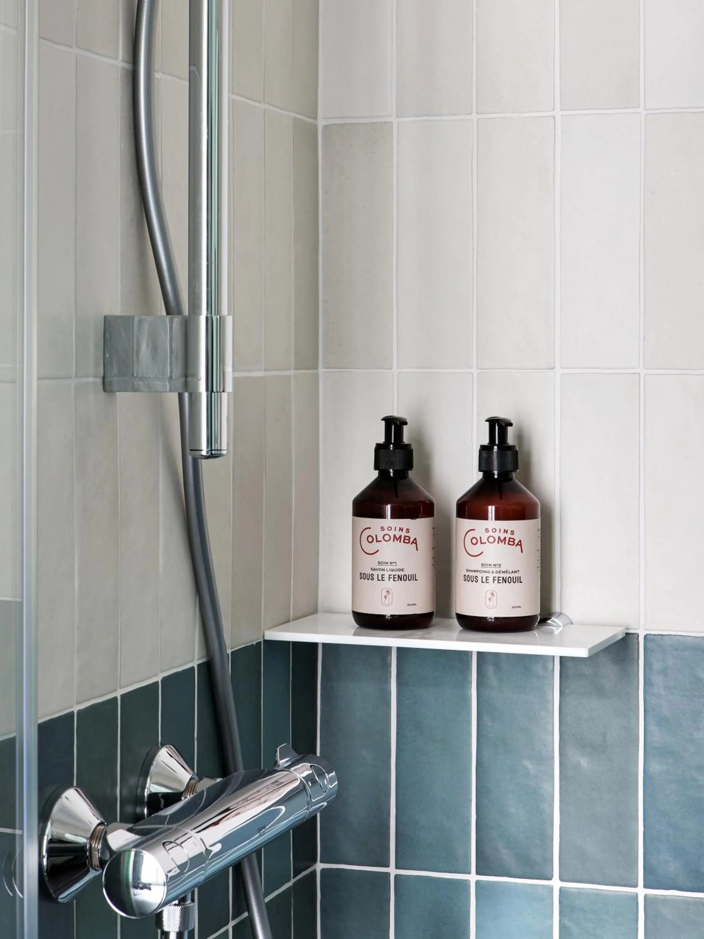 Shower in Hôtel AMI - Orso Hotels