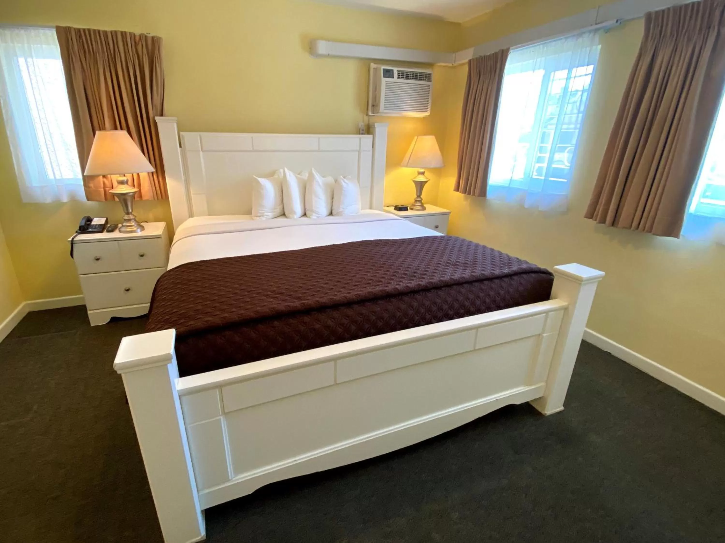 Bed in Hollywood Celebrity Hotel