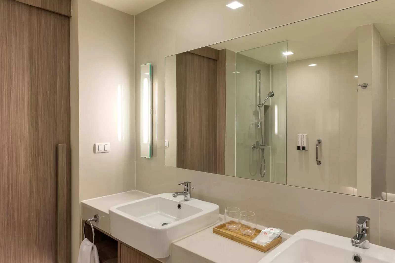 Shower in Travelodge Pattaya