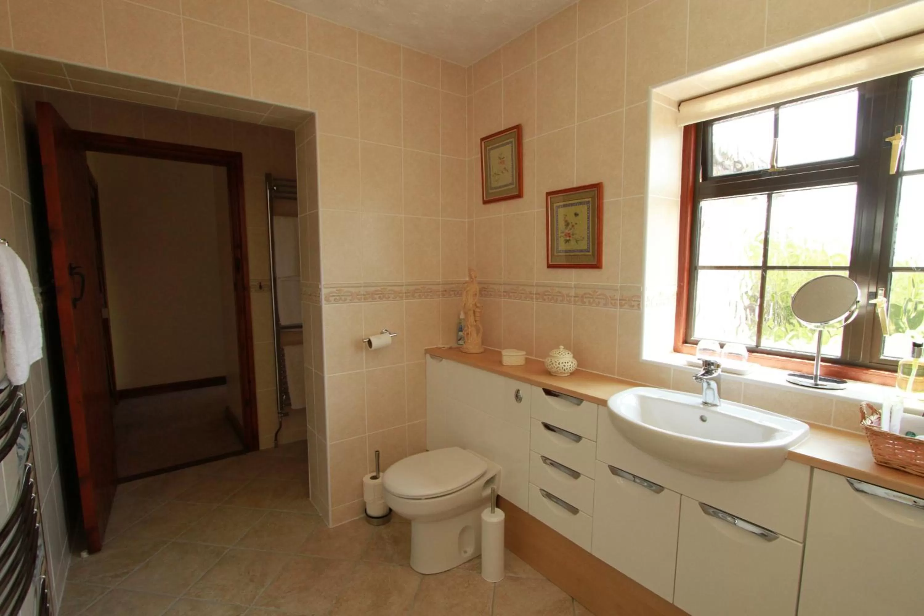 Bathroom in Pointers Guest House