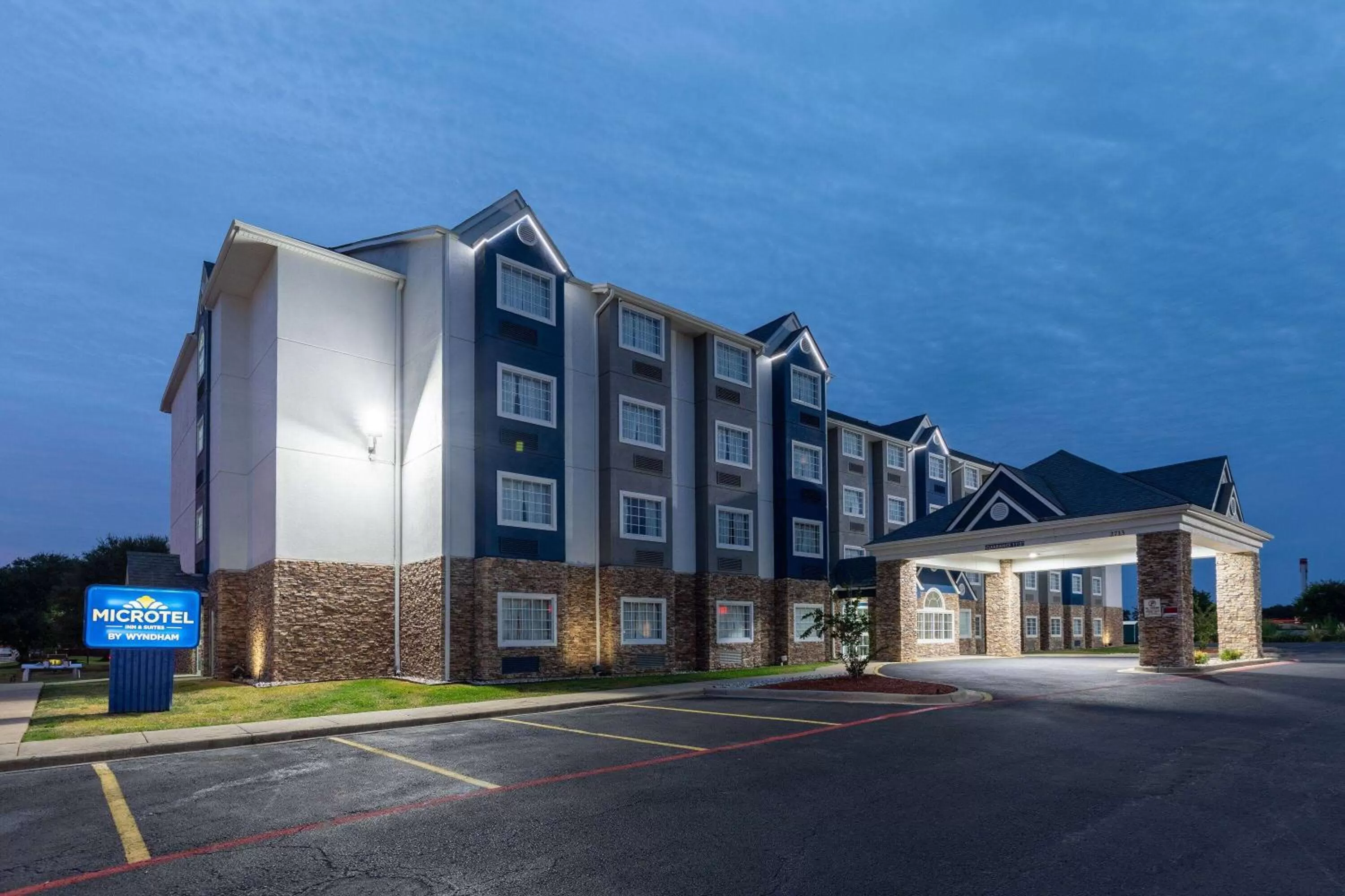 Property building in Microtel Inn & Suites by Wyndham Bossier City