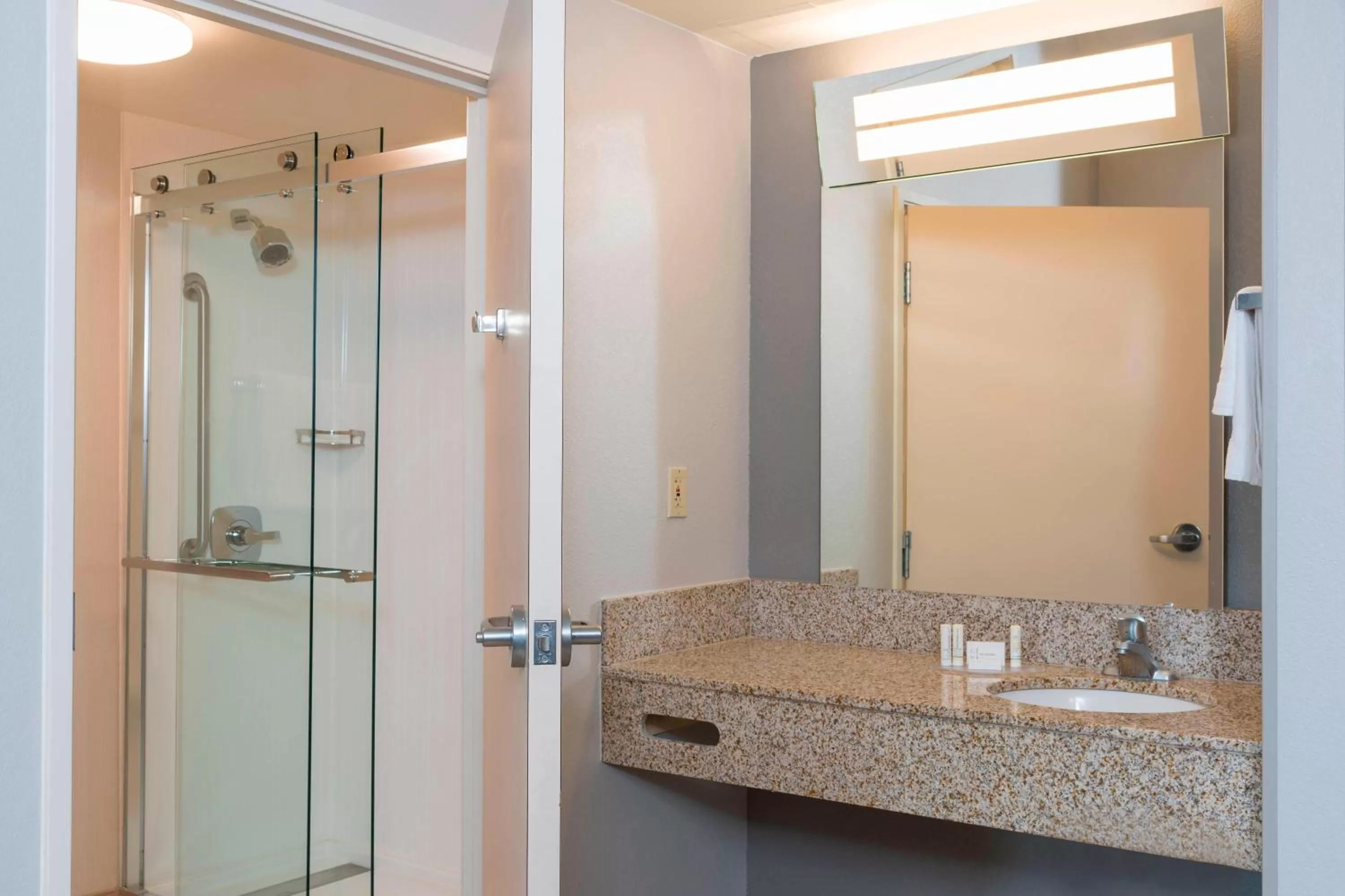 Bathroom in Courtyard Louisville Downtown