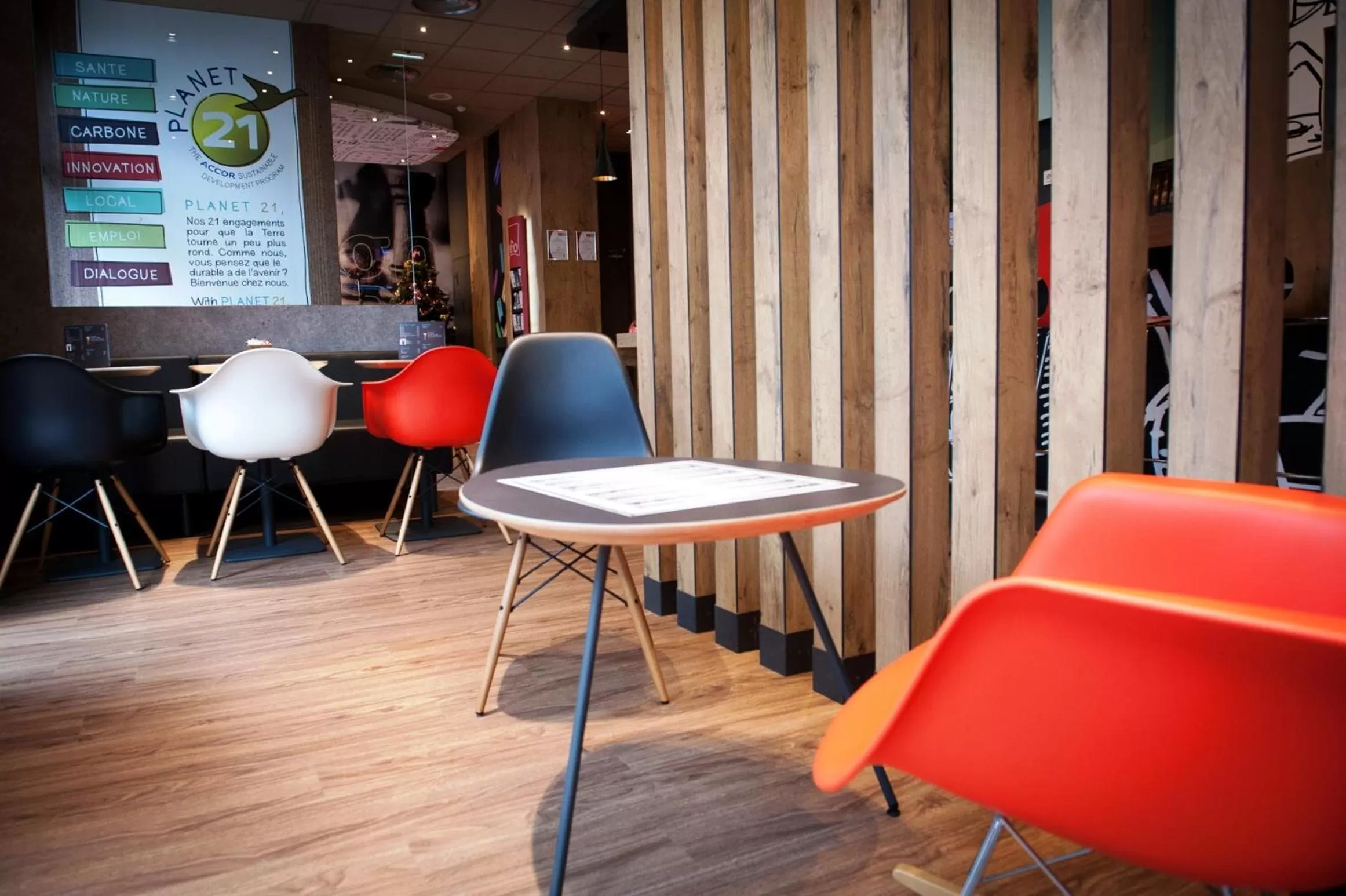 Lounge or bar in Ibis Agen Centre Gare