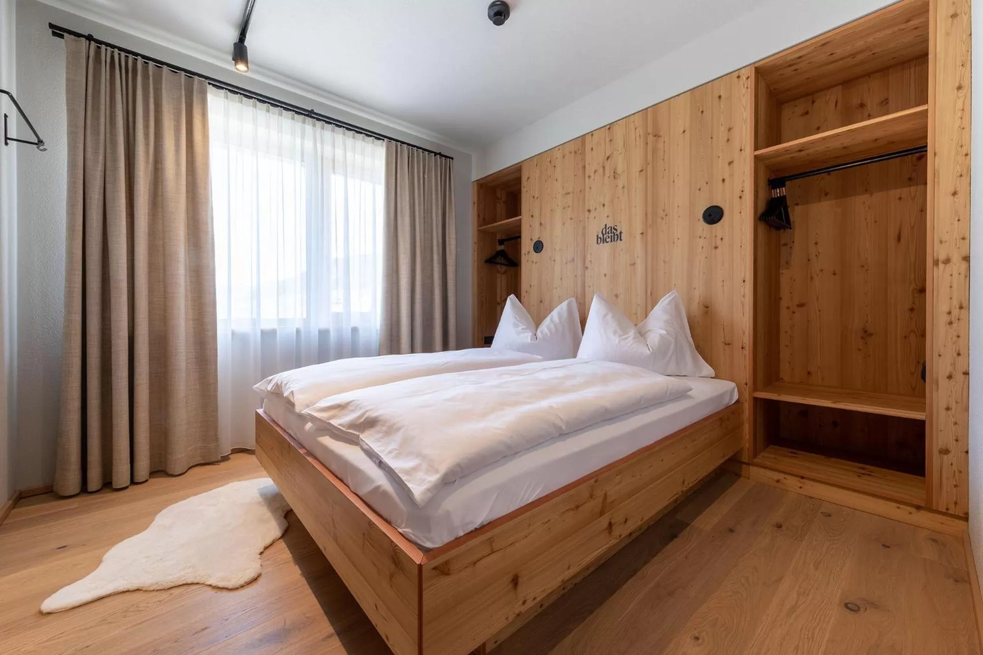 Bedroom, Bed in das bleibt Alpine Suites
