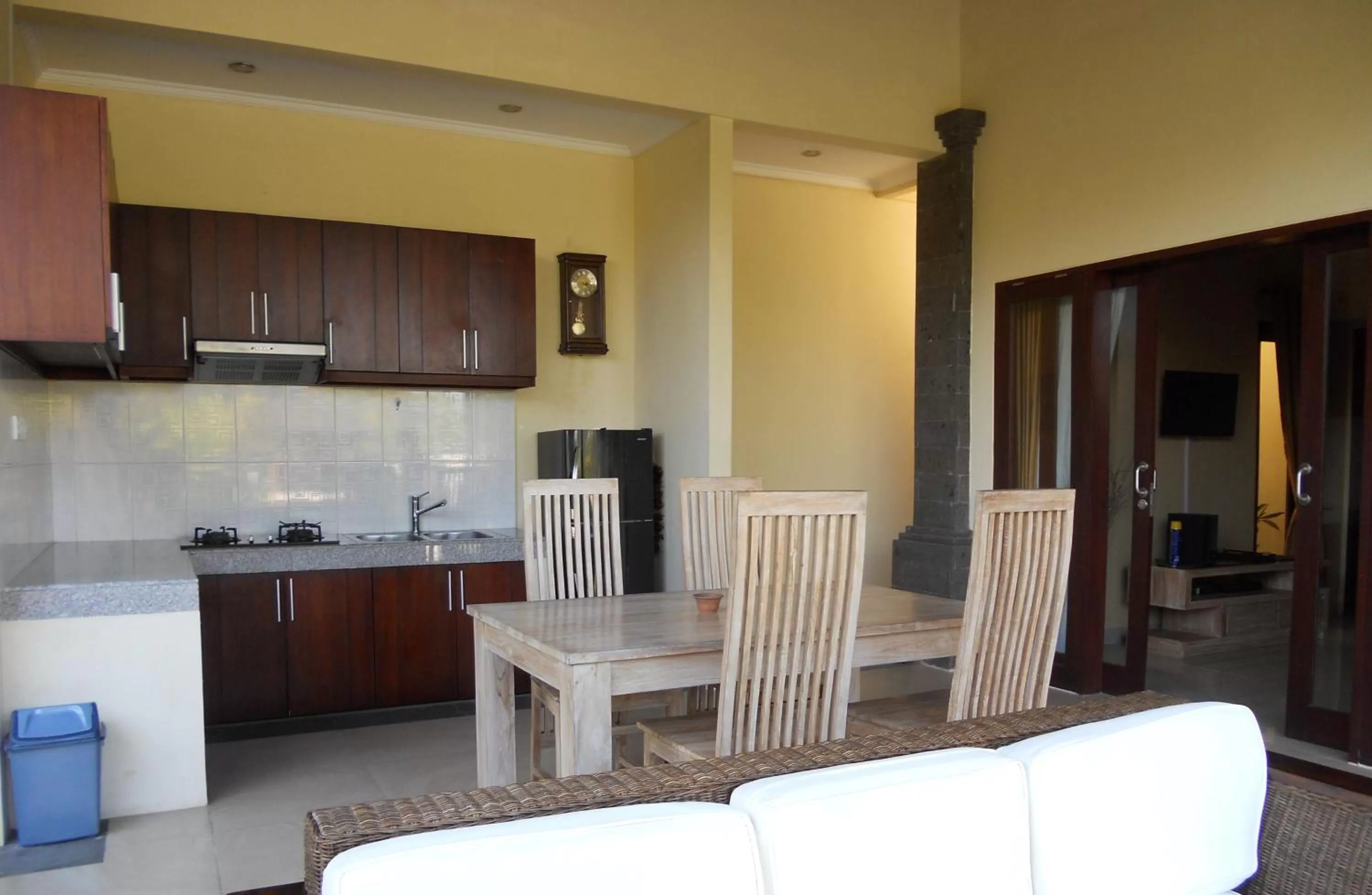 Dining area in Avisara Villa & Suite