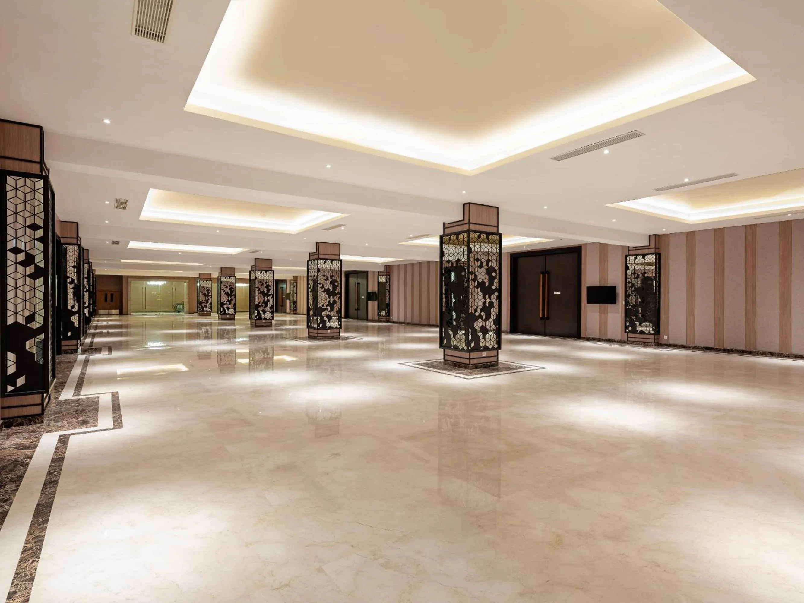Lobby or reception in Aston Gresik Hotel & Conference Center