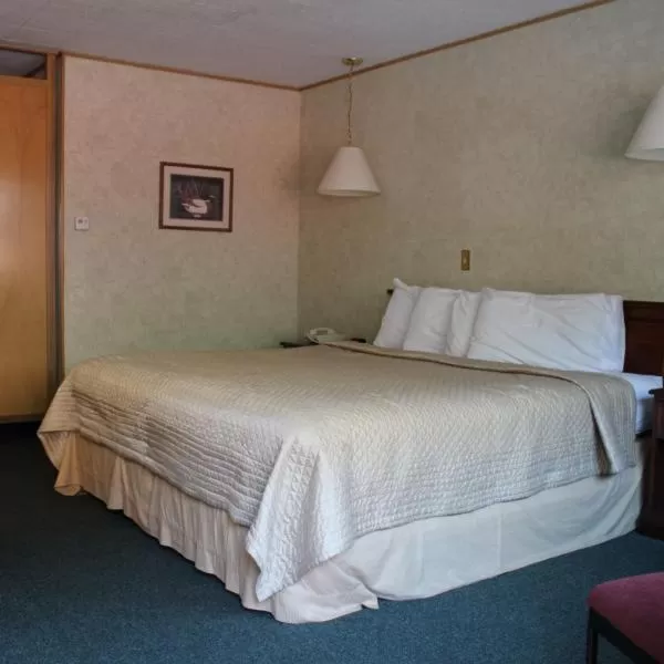 Bed in Georgetown Mountain Inn