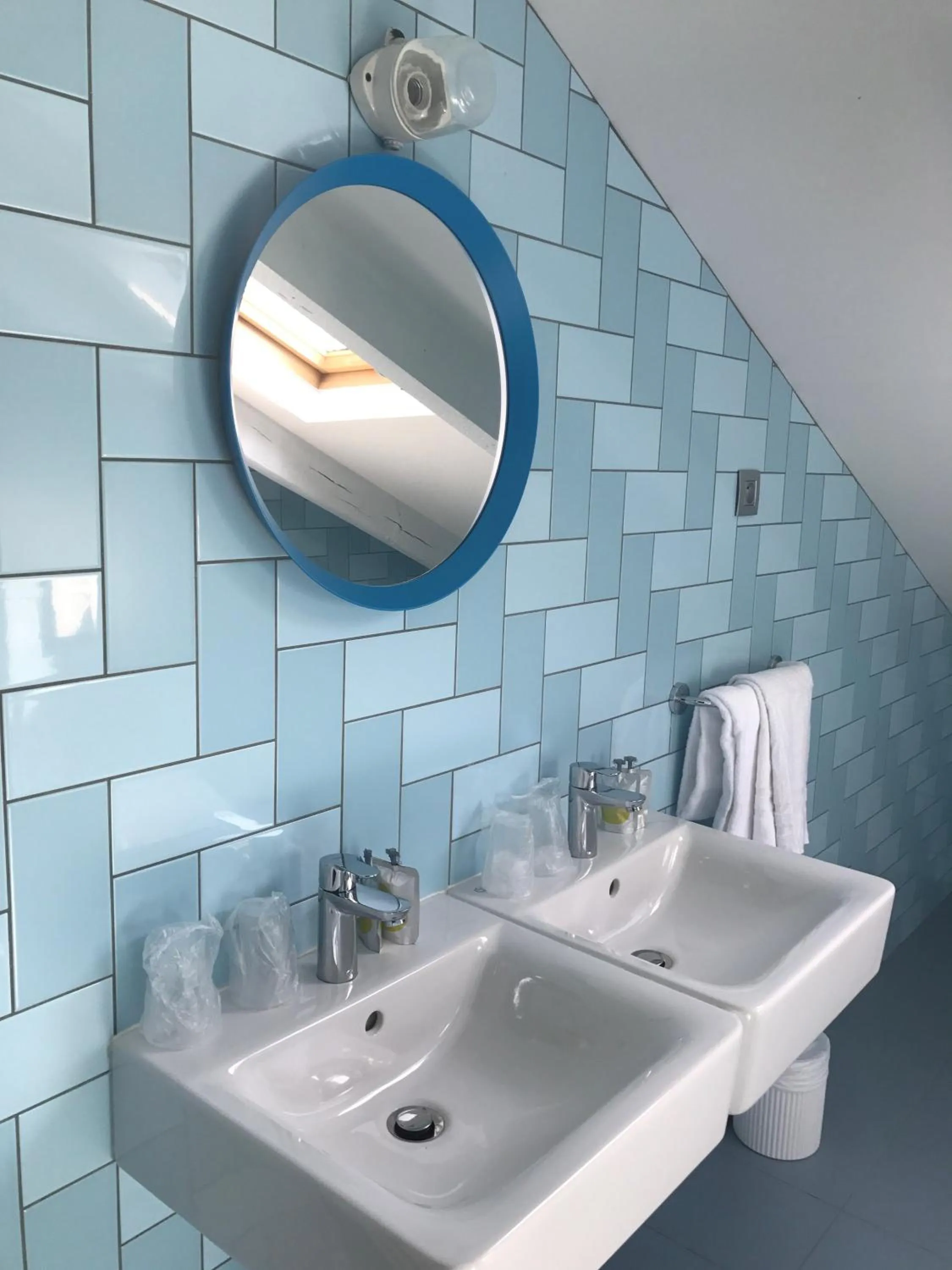 Bathroom in Hôtel Ozz by Happyculture