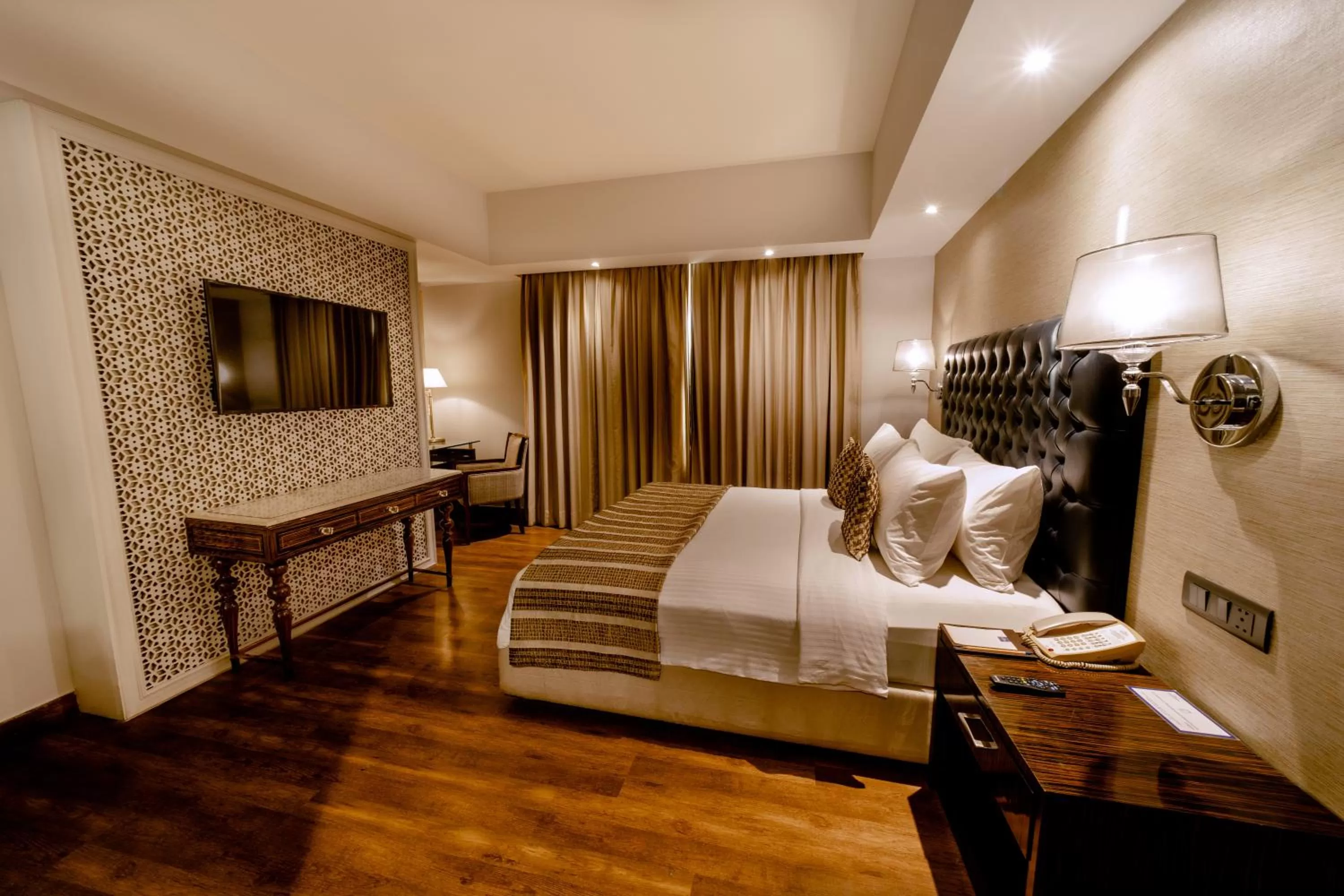 Photo of the whole room, Bed in Sarovar Portico Jaipur