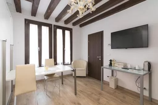 Living room in Rialto Suite 707