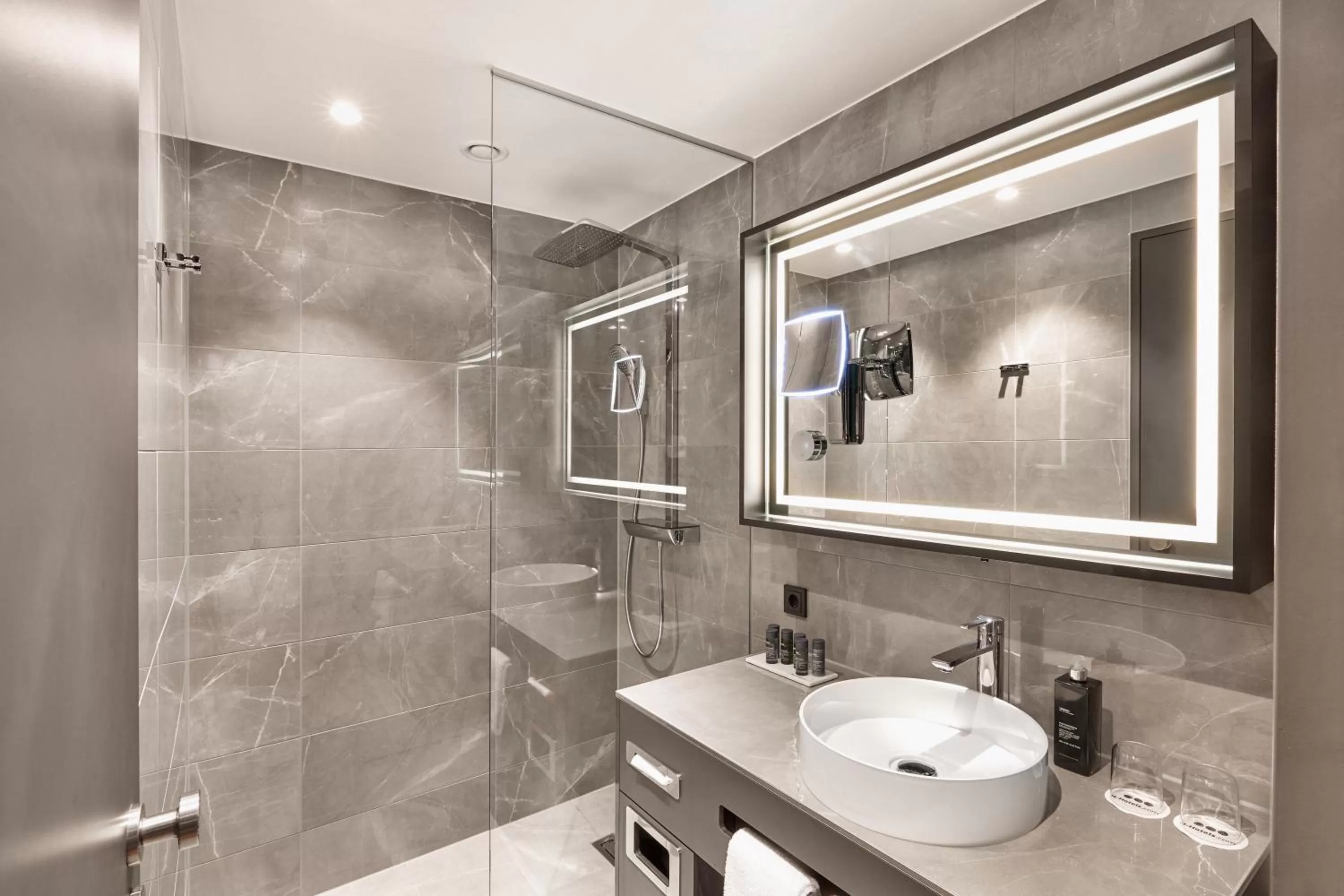 Shower in HYPERION Hotel Leipzig