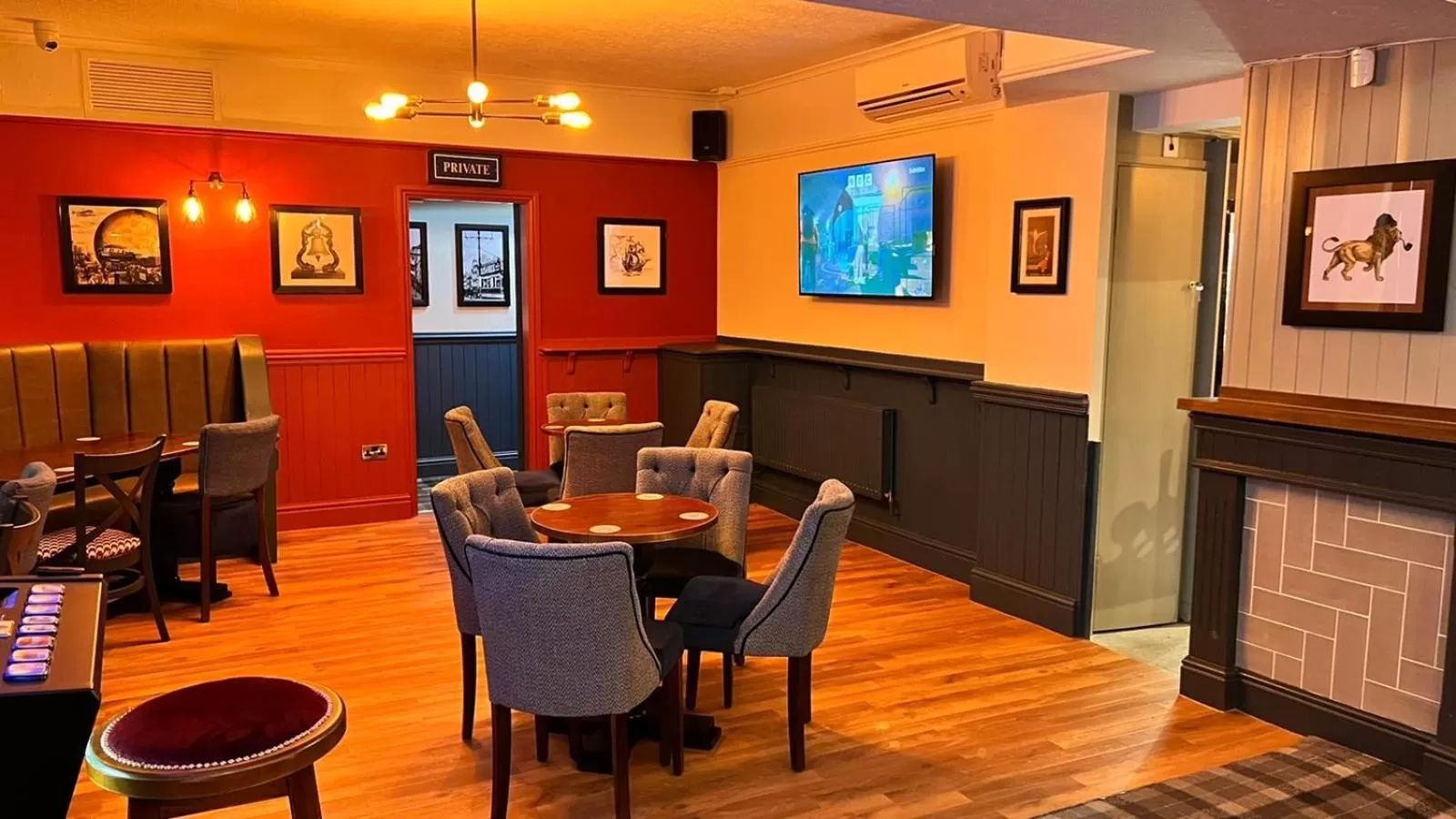 Lounge or bar in The Hoptimist