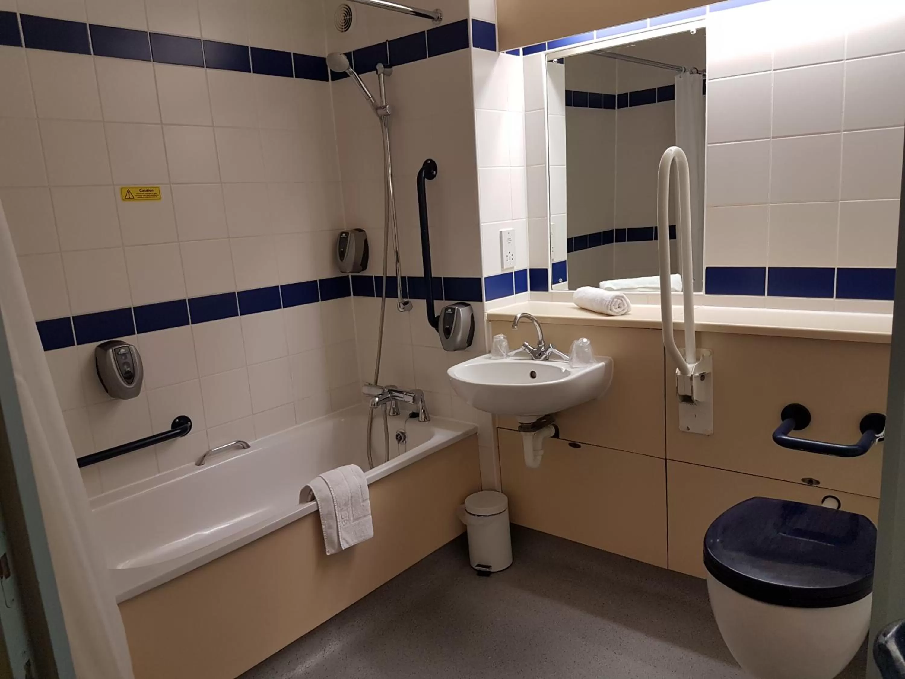 Shower in Days Inn Sutton Scotney North