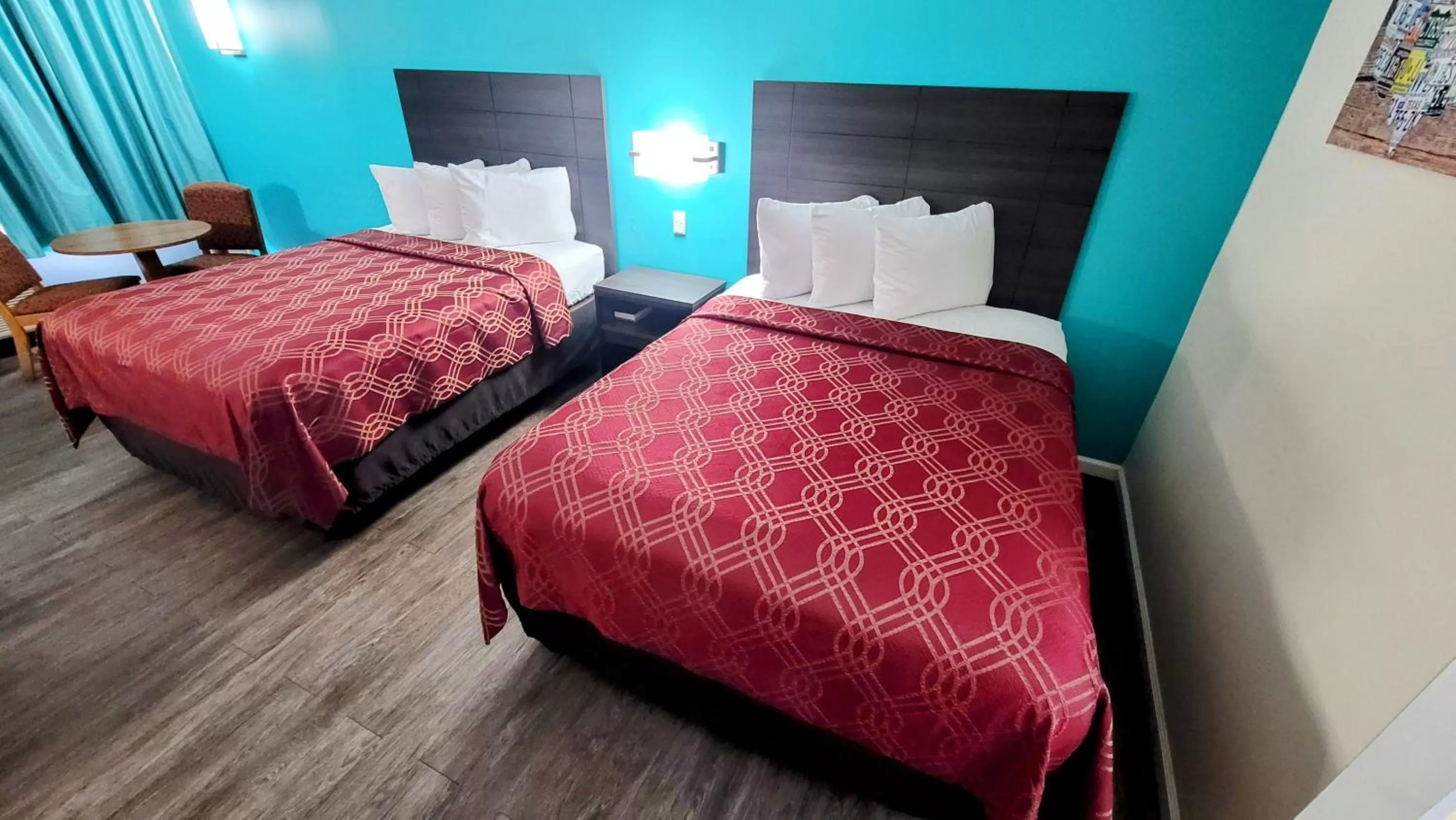 Photo of the whole room, Bed in Econo Lodge Kosciusko