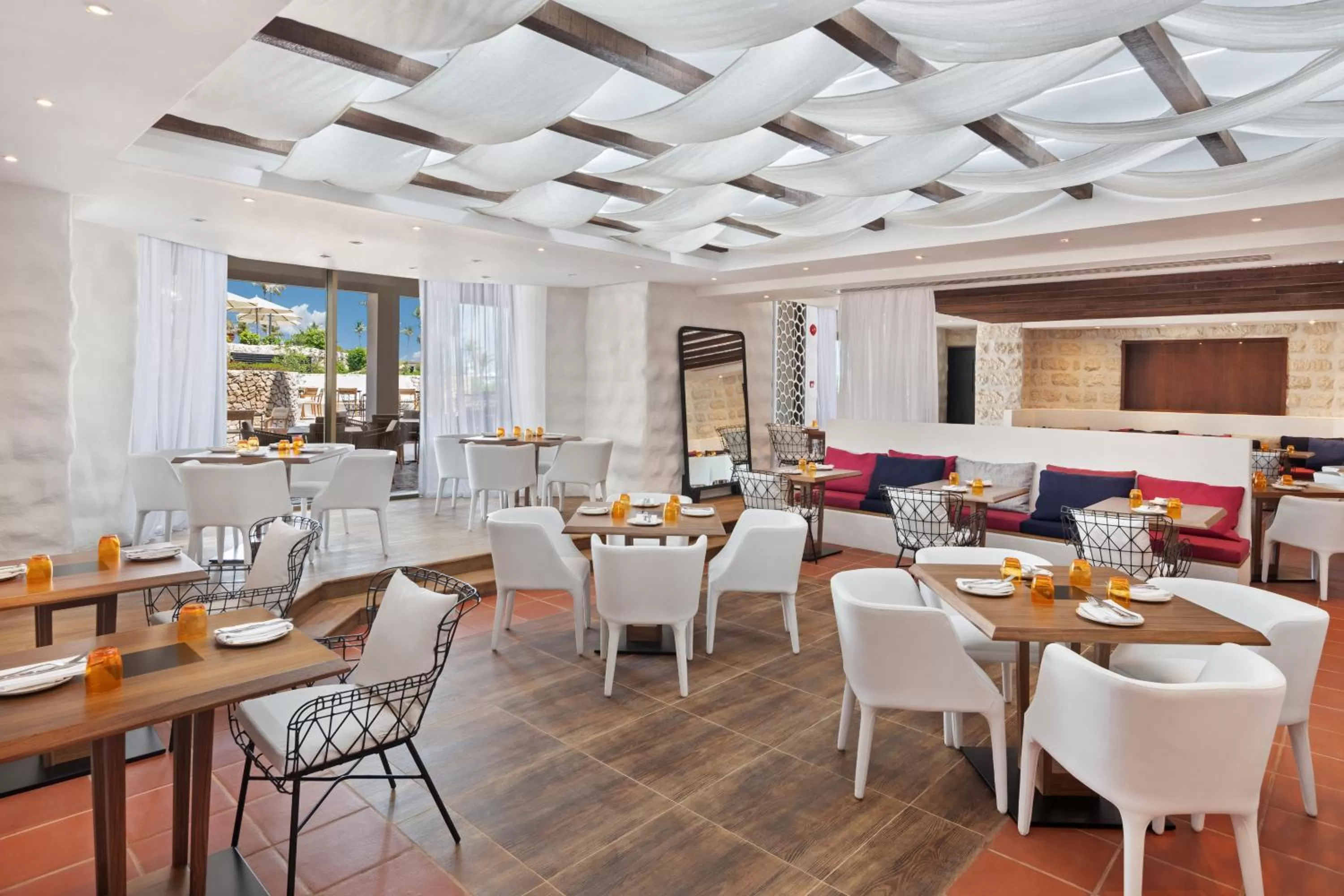 Restaurant/places to eat in JA Beach Hotel, Dubai