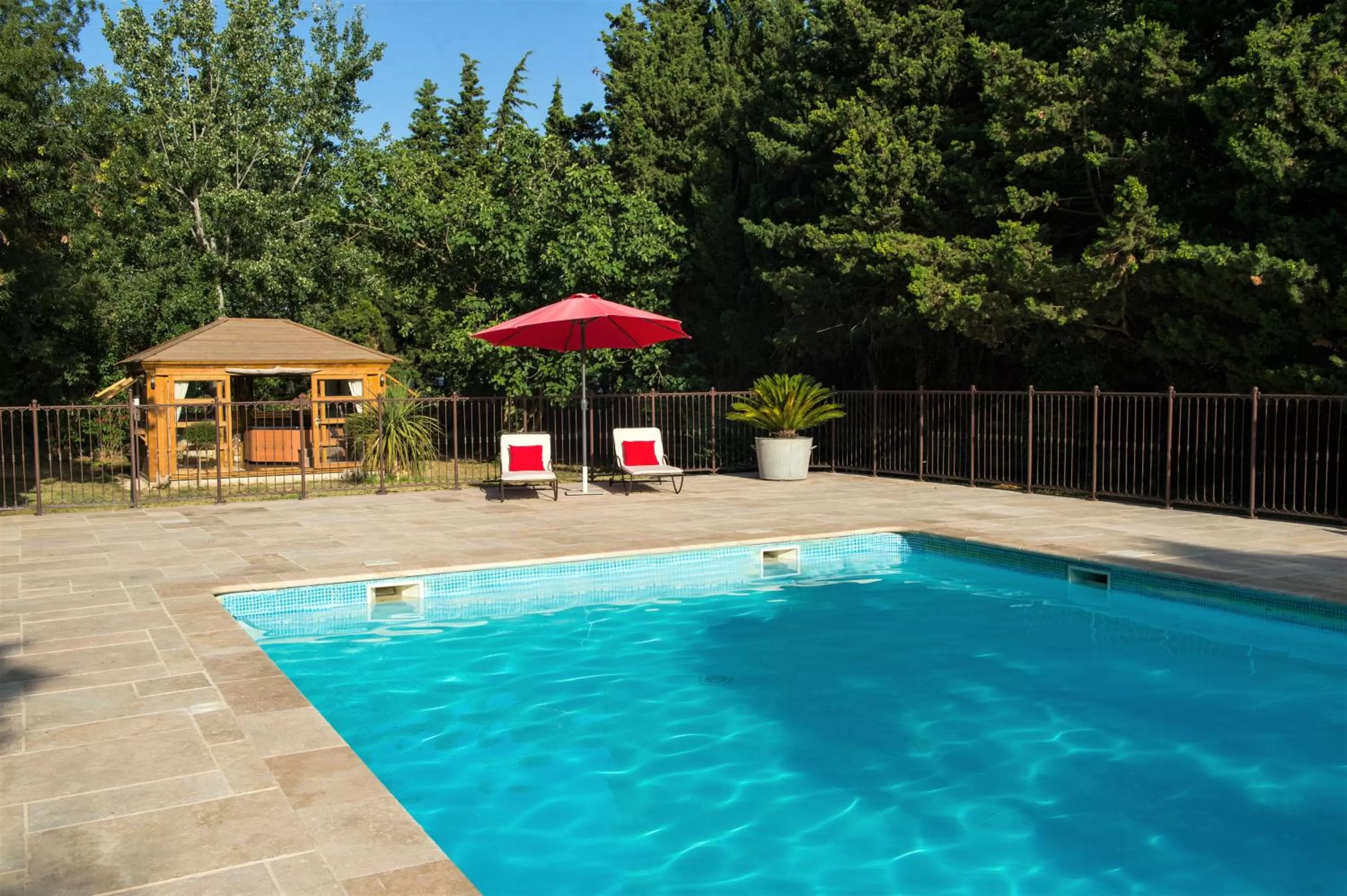 Swimming pool in Chambres d'Hotes Domaine des Machottes