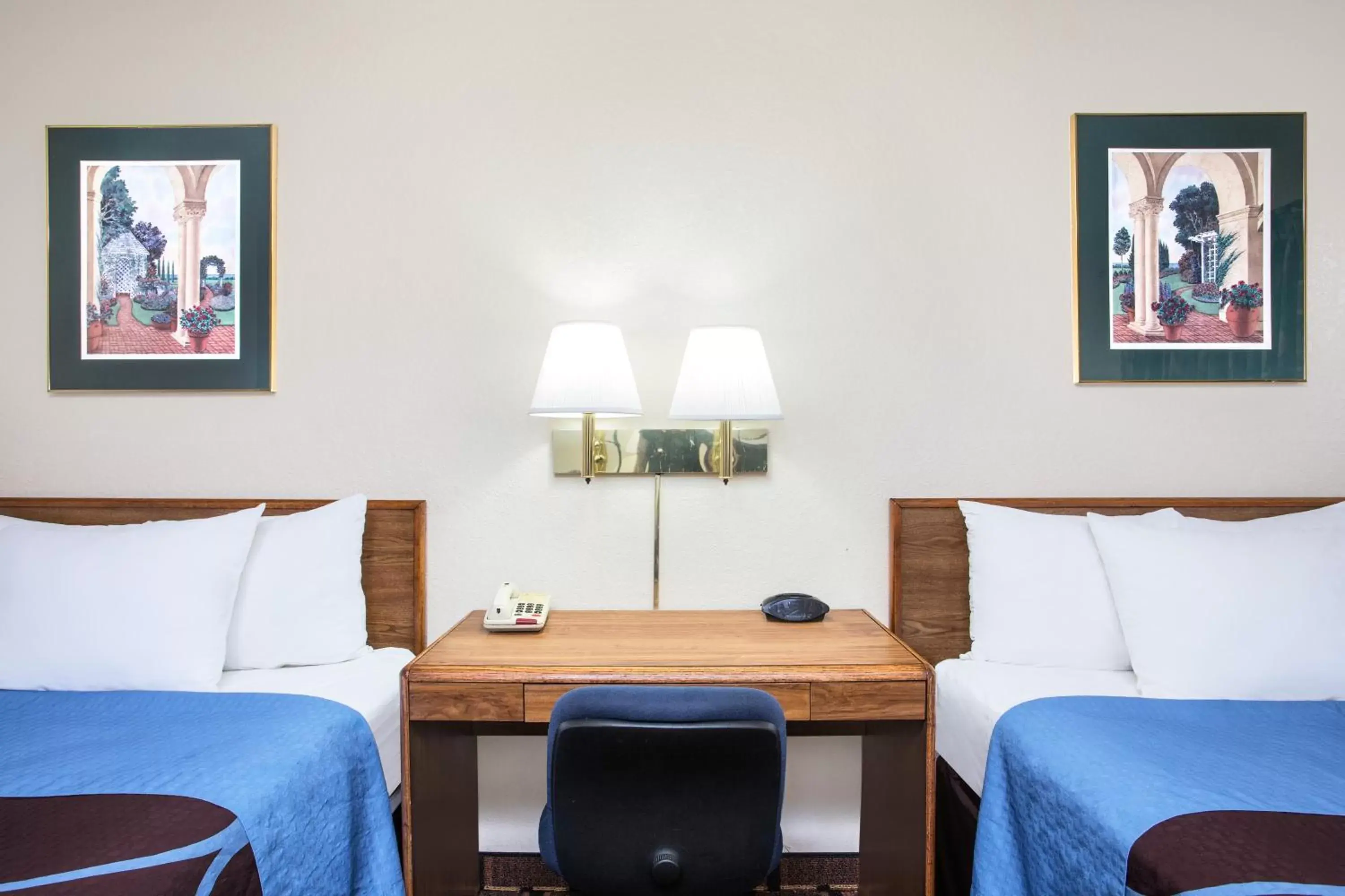 Double Room with Two Double Beds - Smoking in Super 8 by Wyndham Douglas Double Room with Two Double Beds - Smoking in Super 8 by Wyndham Douglas