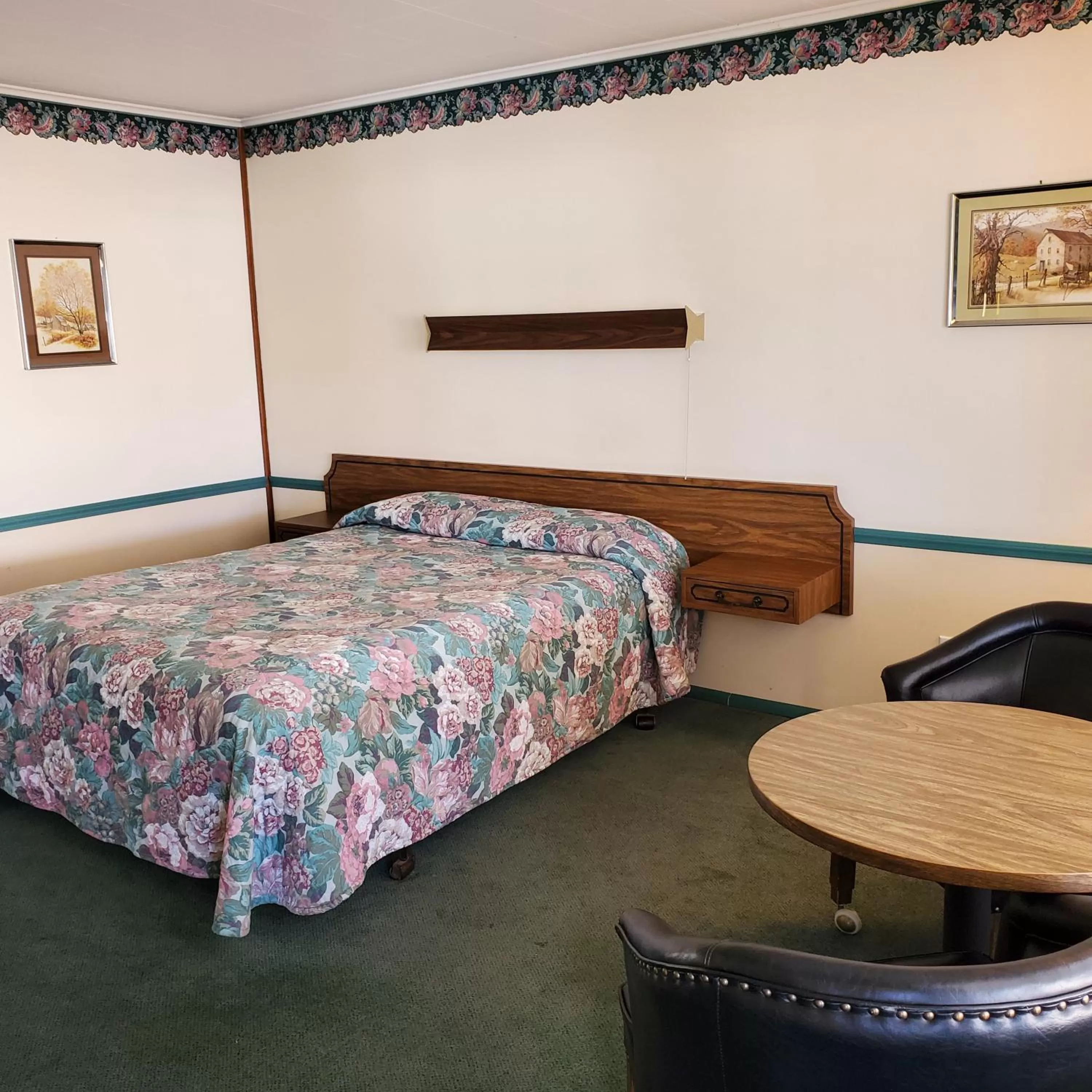 Bed in Robin Hood Motel