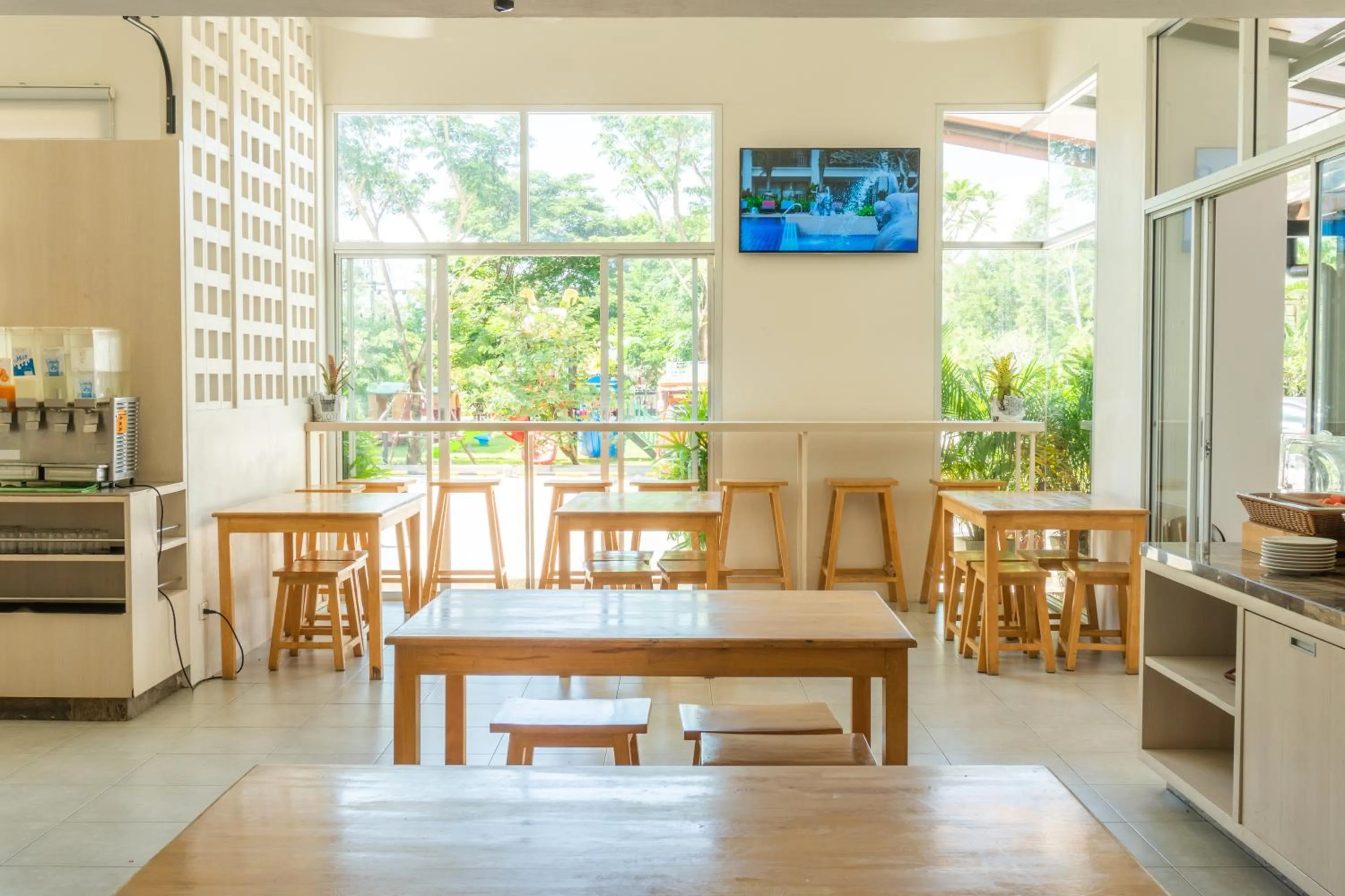 Restaurant/places to eat in Recenta Phuket Suanluang by Deevana