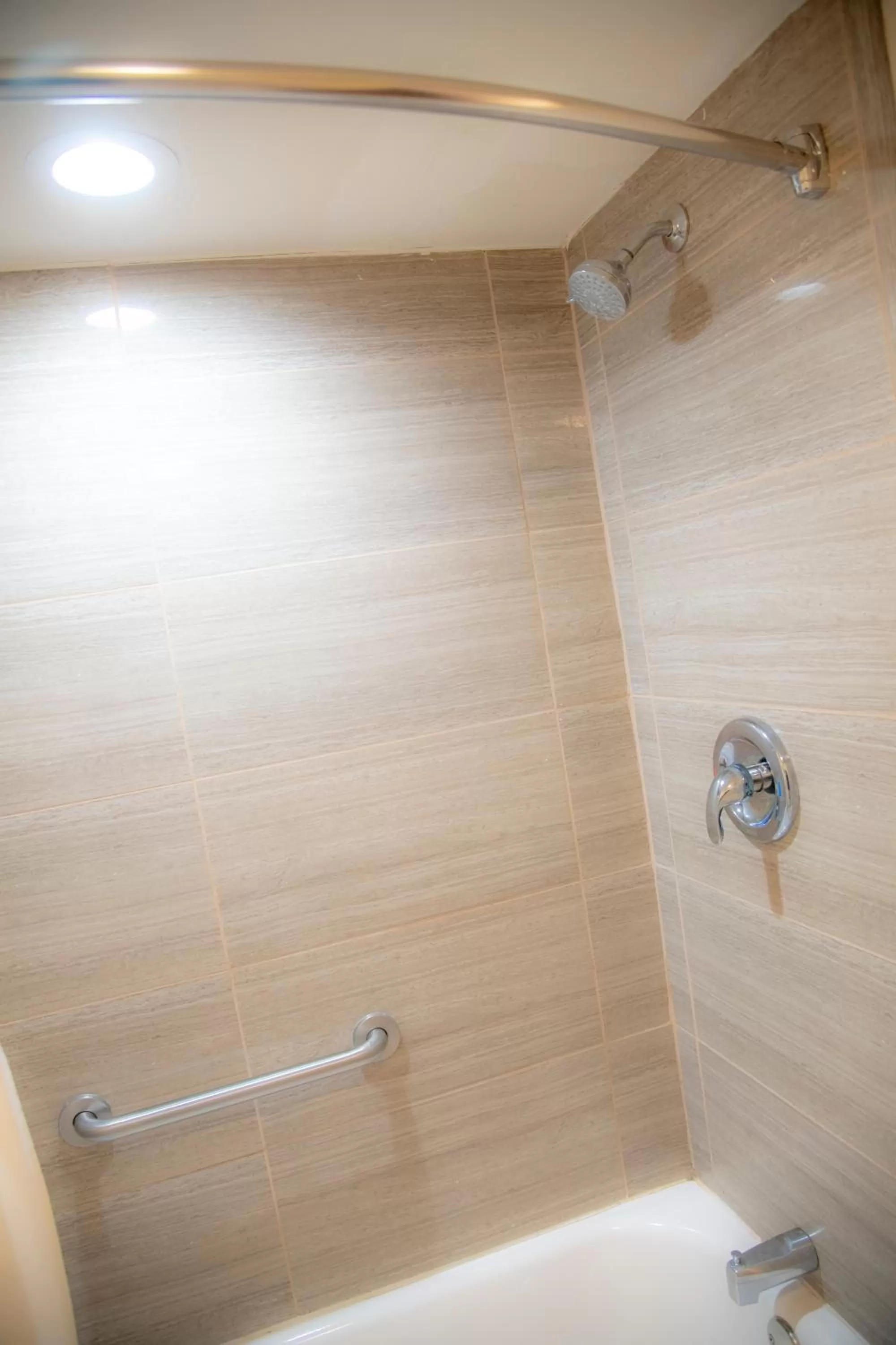 Shower in Howard Johnson by Wyndham Allentown/Dorney Hotel & Suites