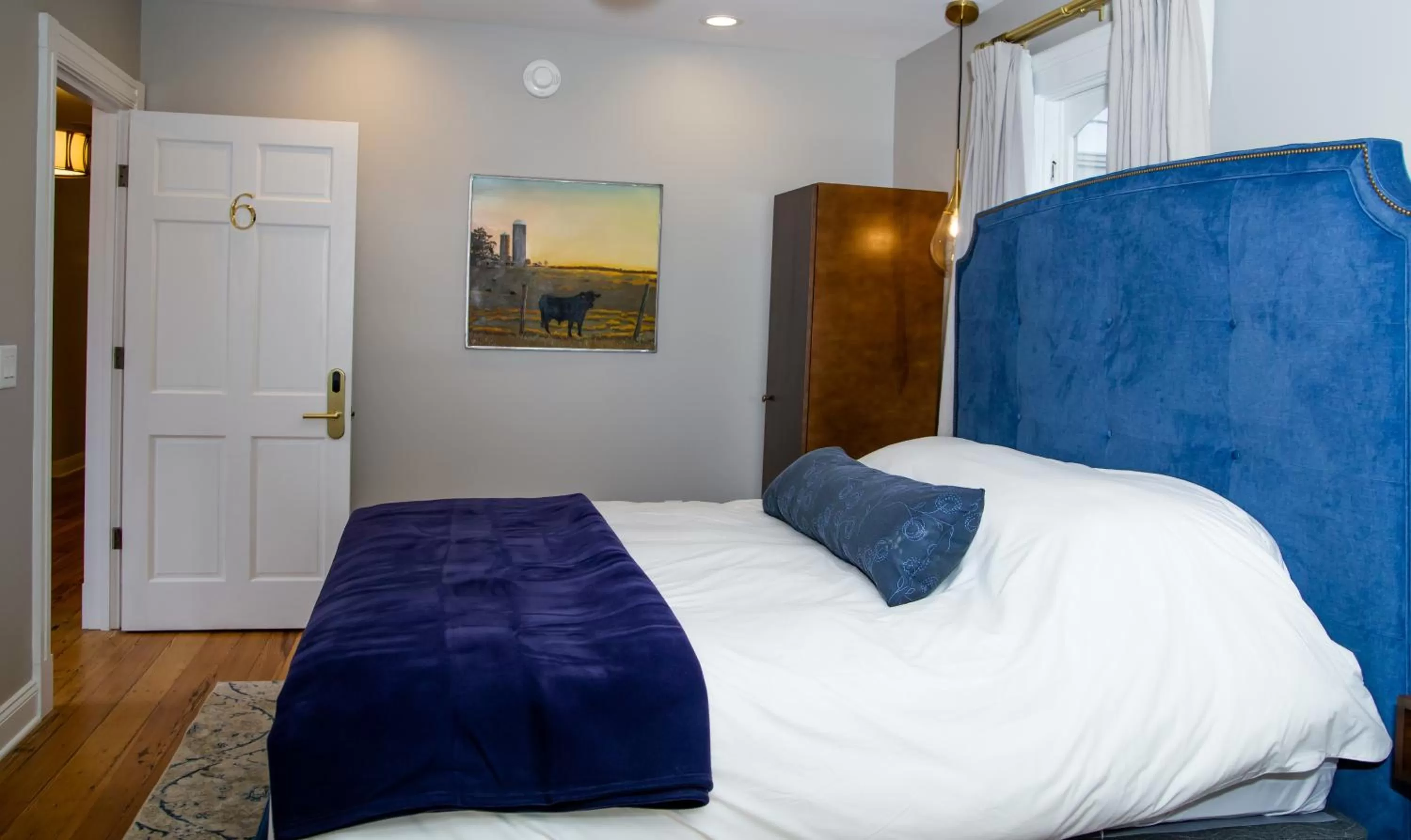 Deluxe King Suite in The Colonial Inn